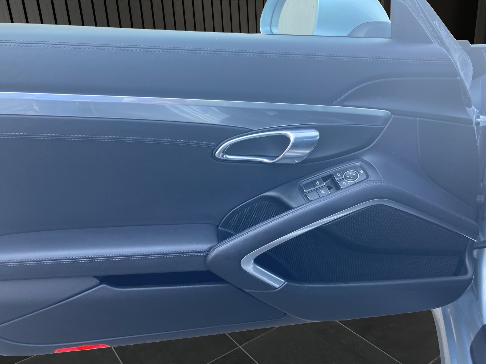 PORSCHE 911 Carrera 4S-image-12