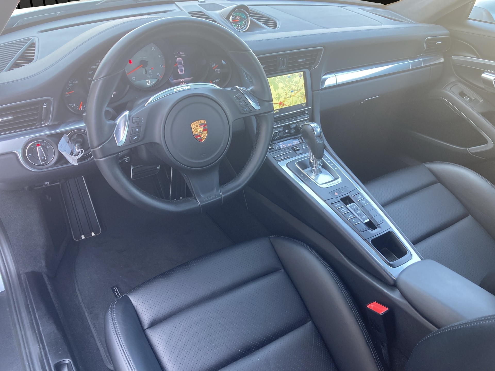 PORSCHE 911 Carrera 4S-image-11