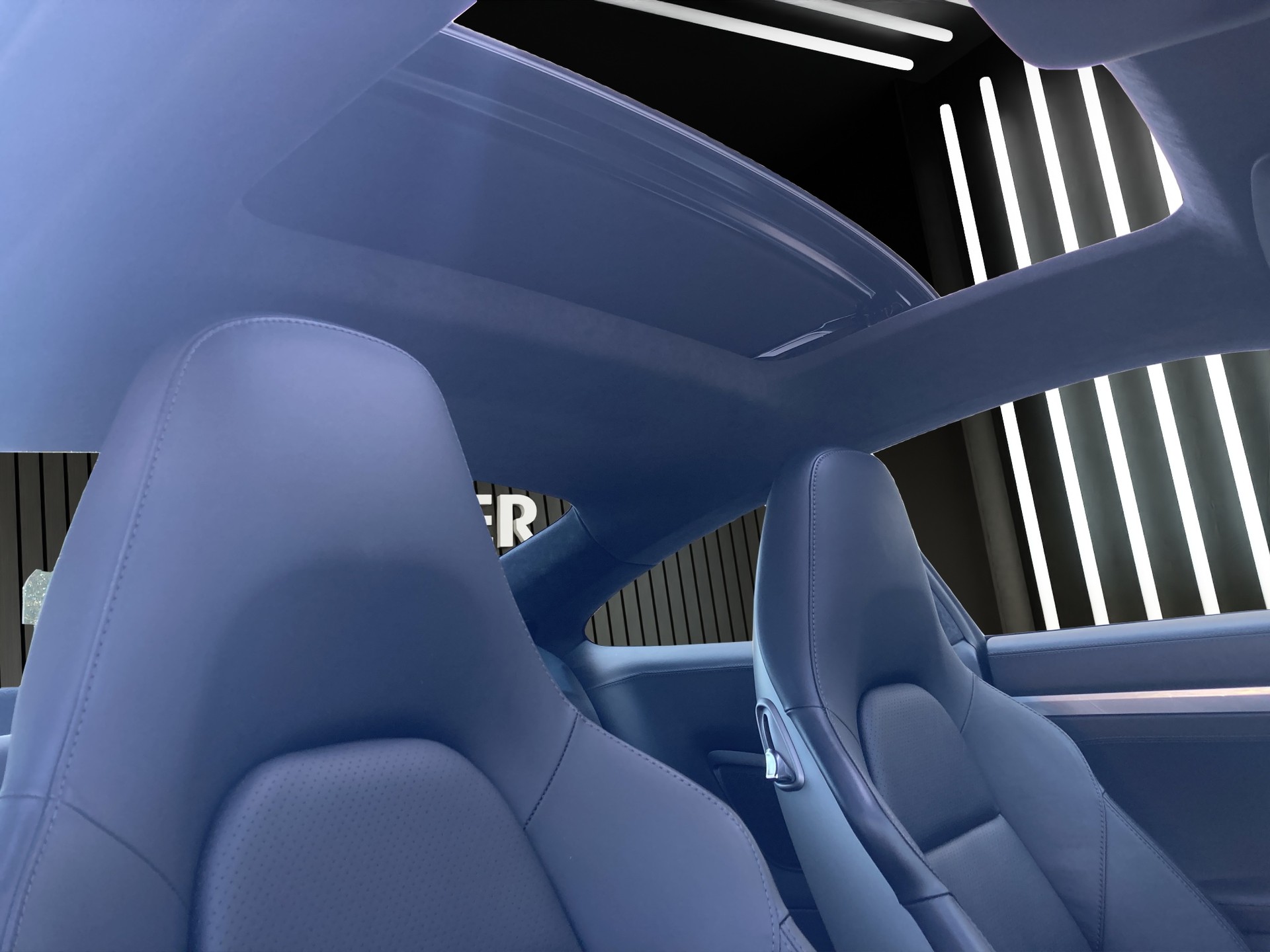 PORSCHE 911 Carrera 4S-image-18