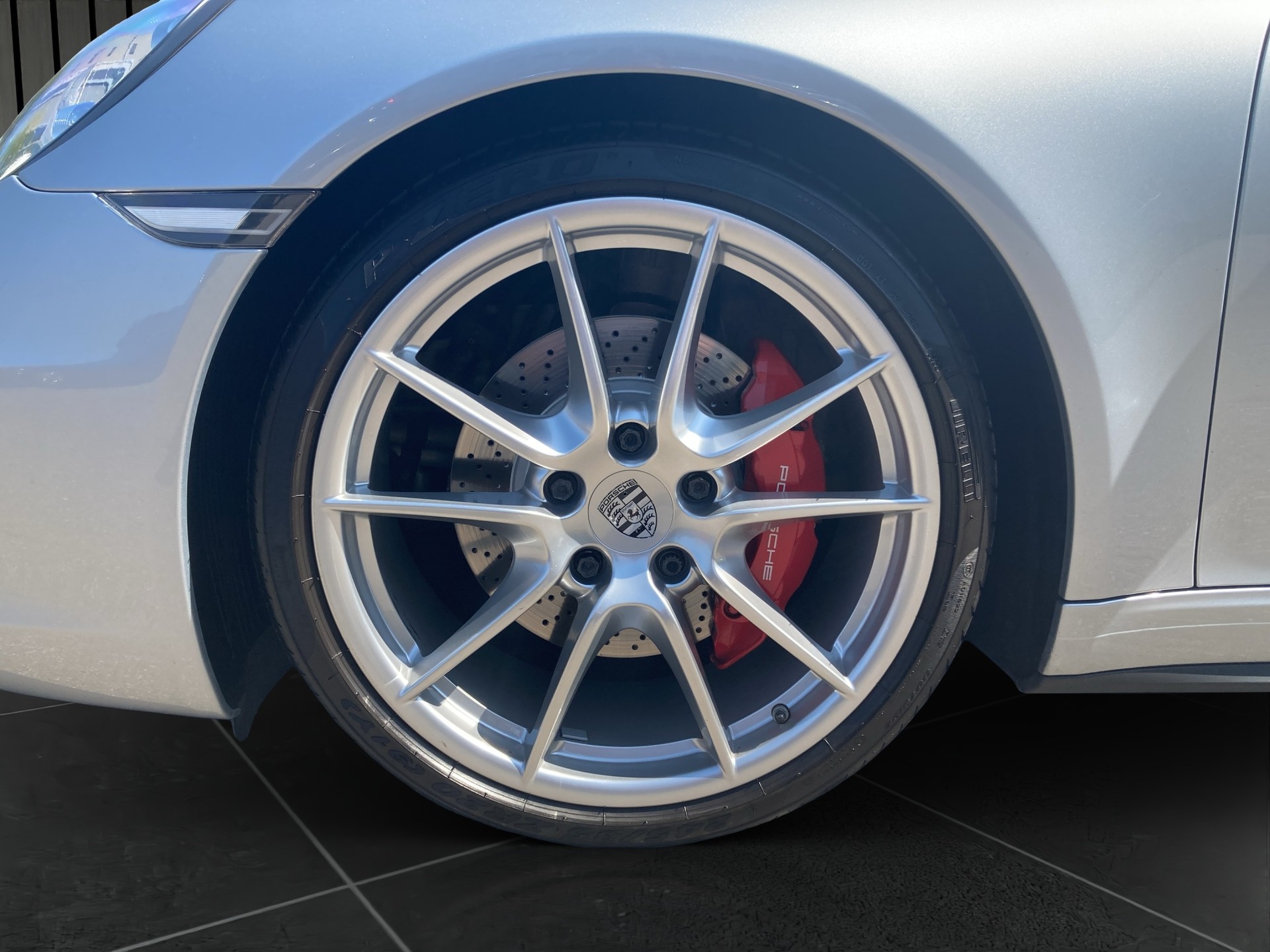 PORSCHE 911 Carrera 4S-image-9