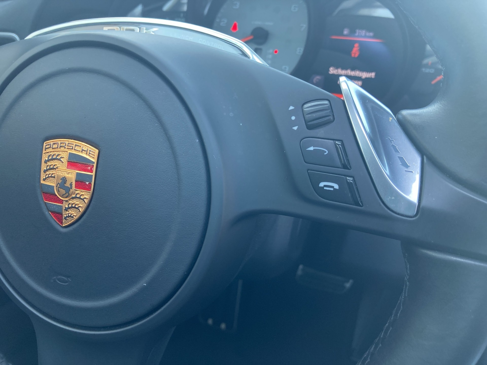 PORSCHE 911 Carrera 4S-image-21