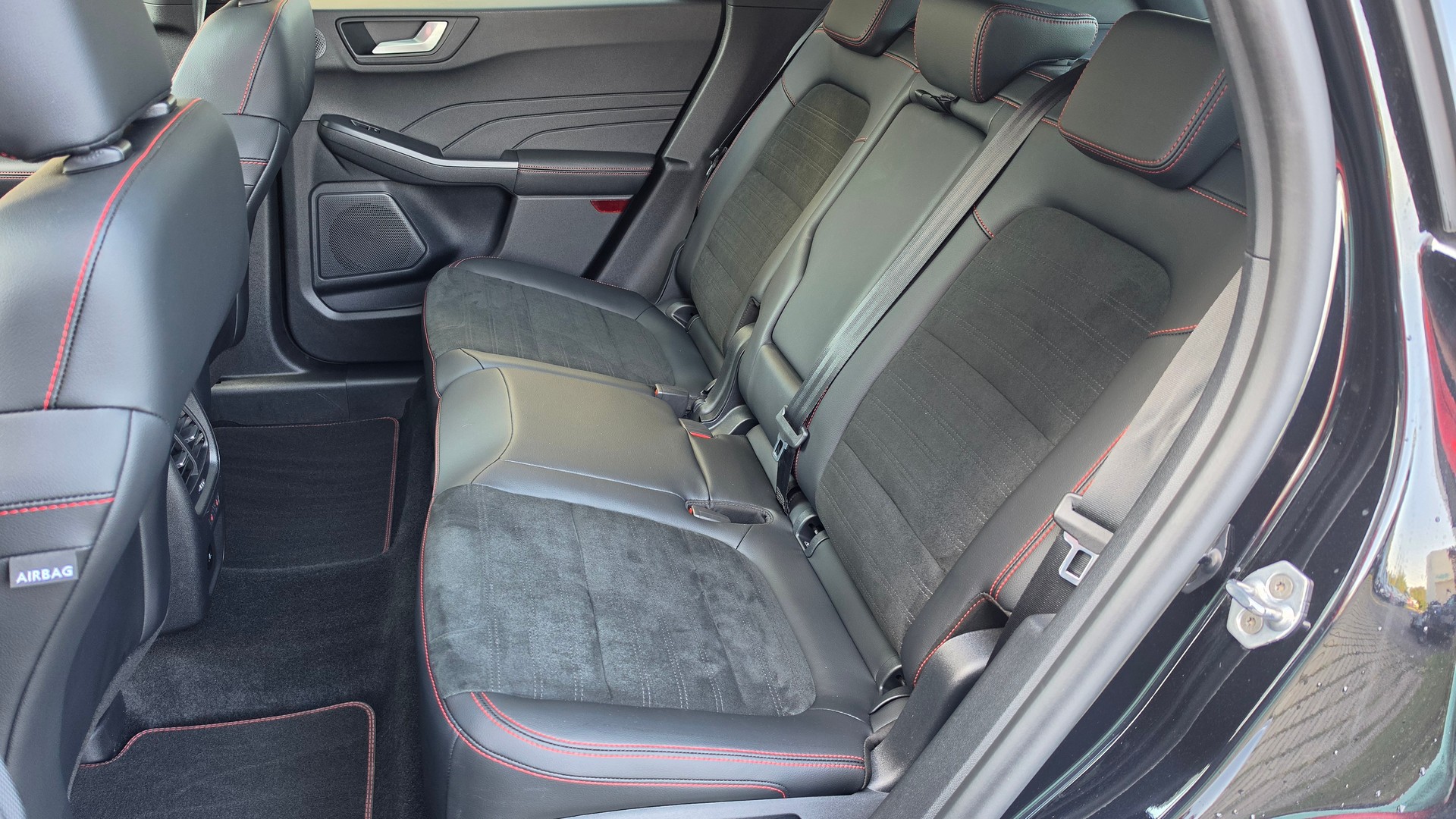 FORD Kuga 2.5 Hybrid ST-Line X 4x4-image-14