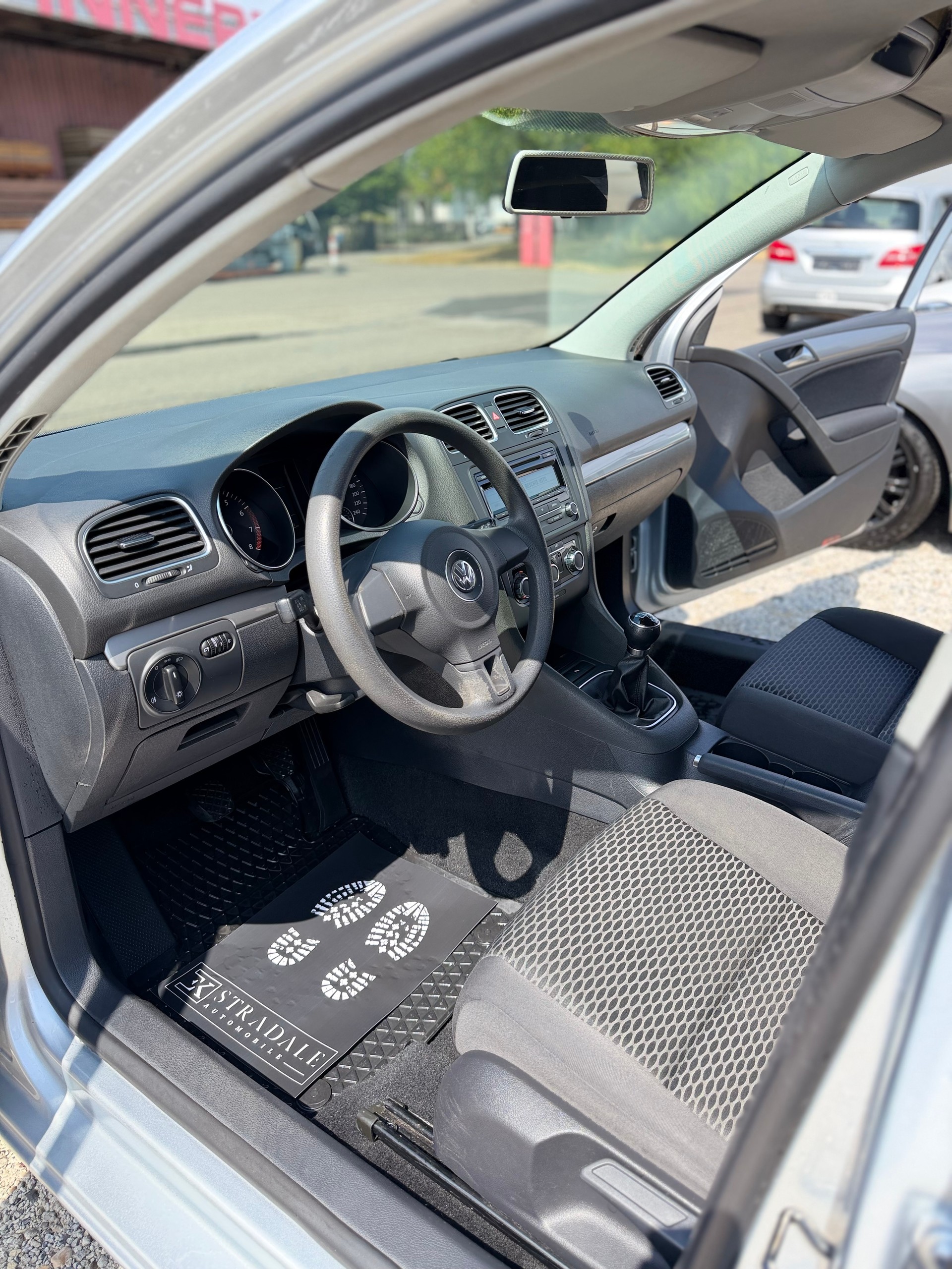 VW Golf 1.4 Trendline **Frisch ab MFK** **Frisch ab Service **-image-11