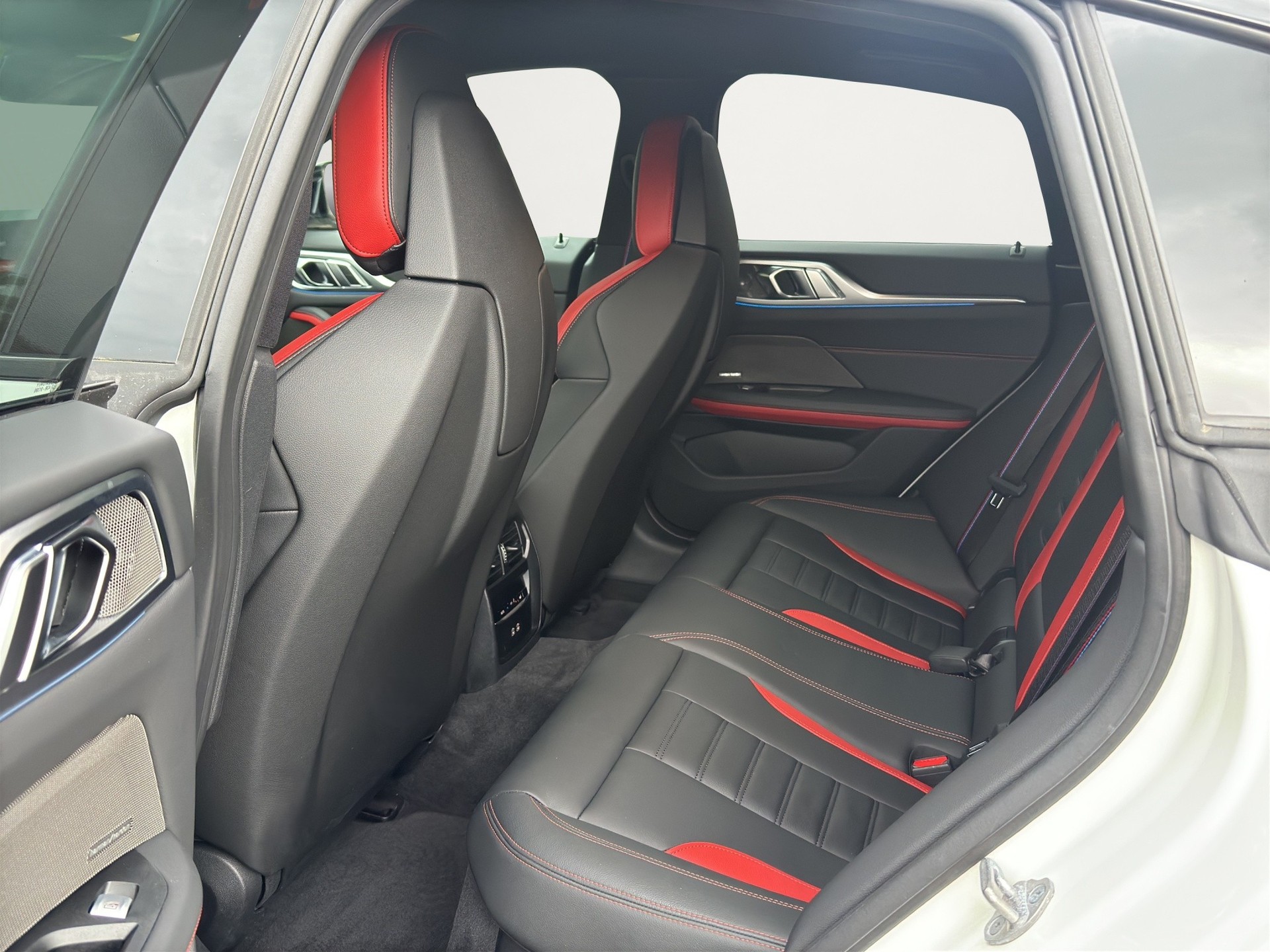 BMW i4 M50 M Sport Pro (CH)-image-13
