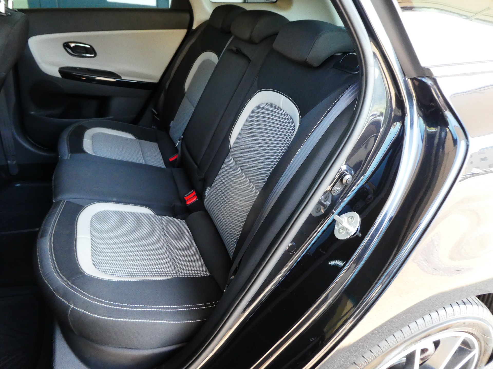 KIA Cee'd Sportswagon 1.6 CRDi Trend-image-8