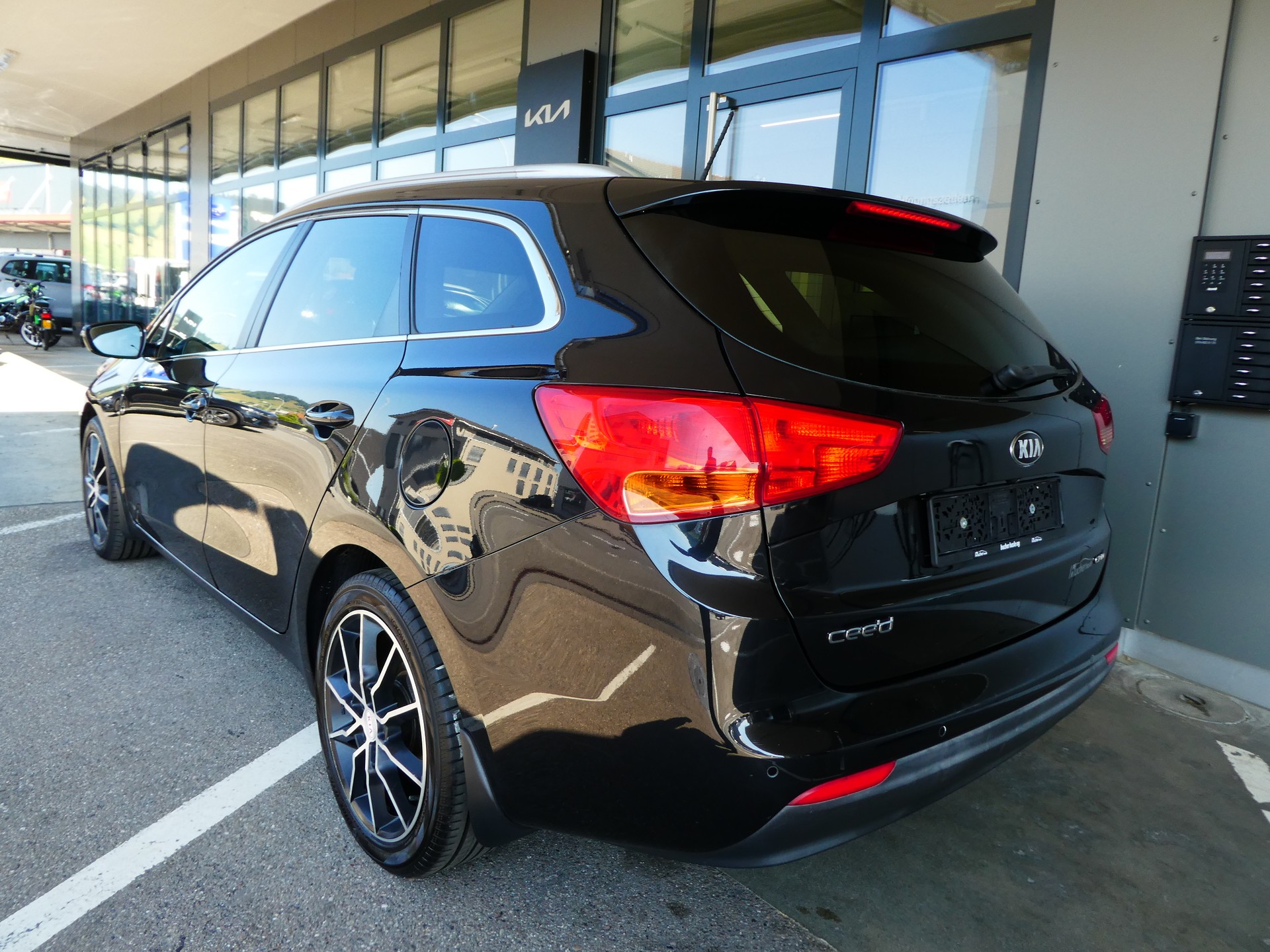 KIA Cee'd Sportswagon 1.6 CRDi Trend-image-6