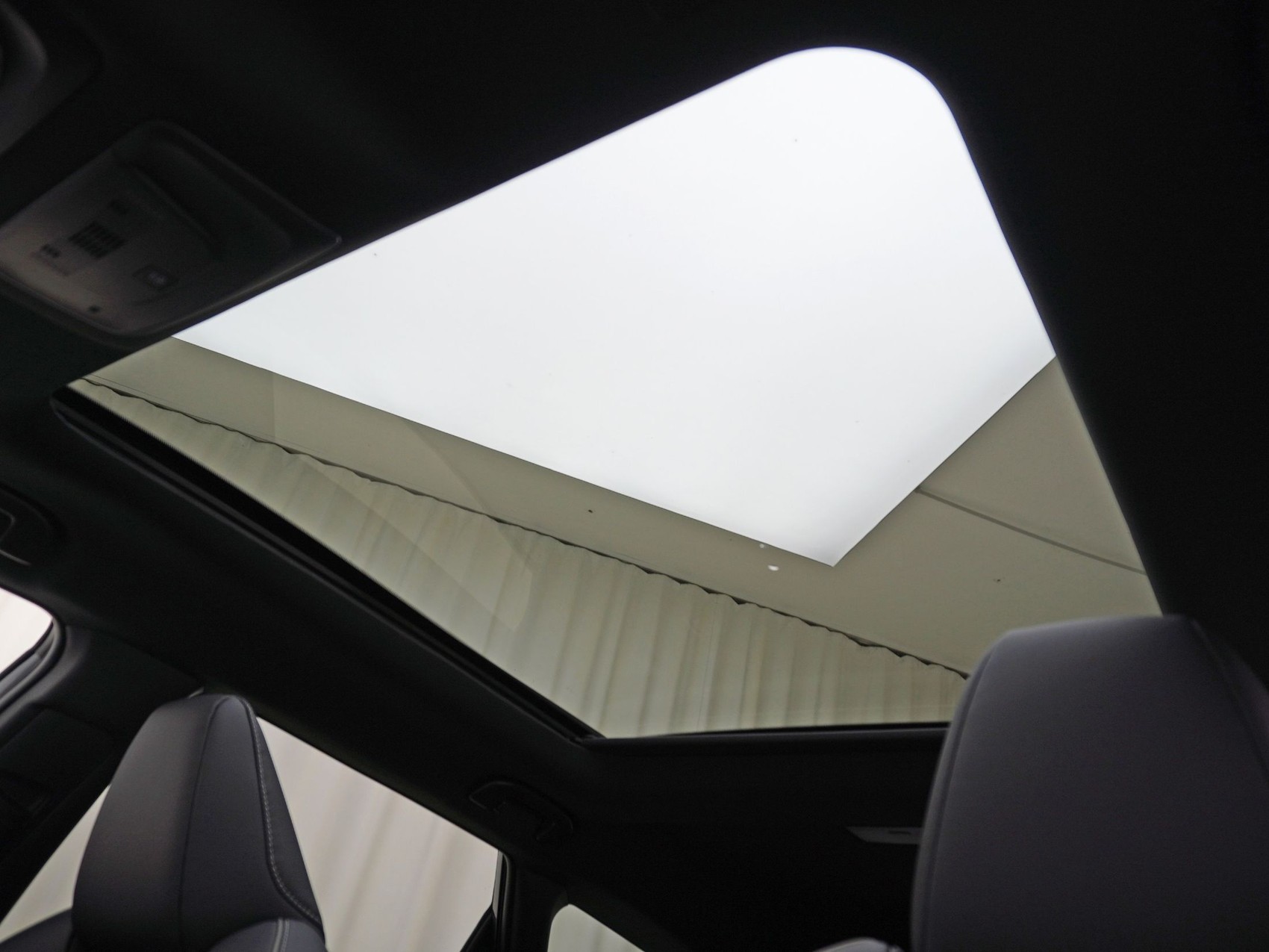 TOYOTA bZ4X Touring Premium AWD ** 360° Kamera **-image-22