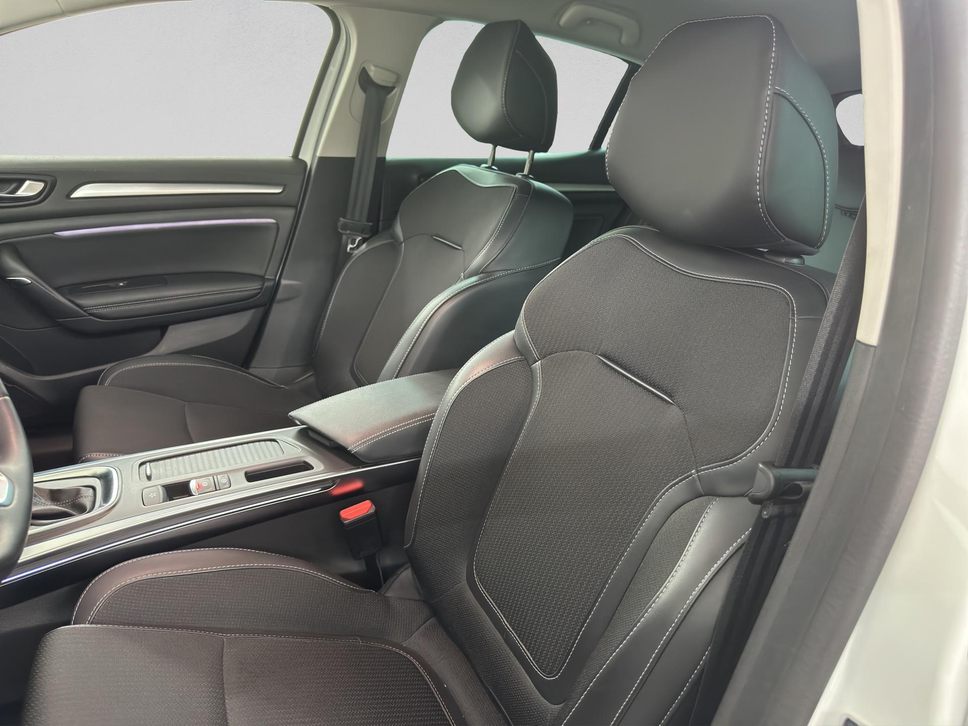 RENAULT Mégane Berline 1.3 16V Turbo Intens EDC-image-28