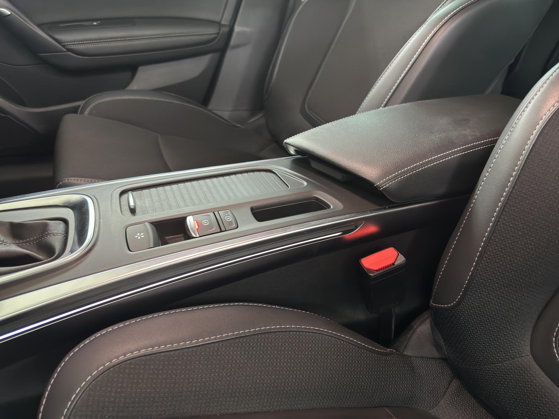 RENAULT Mégane Berline 1.3 16V Turbo Intens EDC-image-26