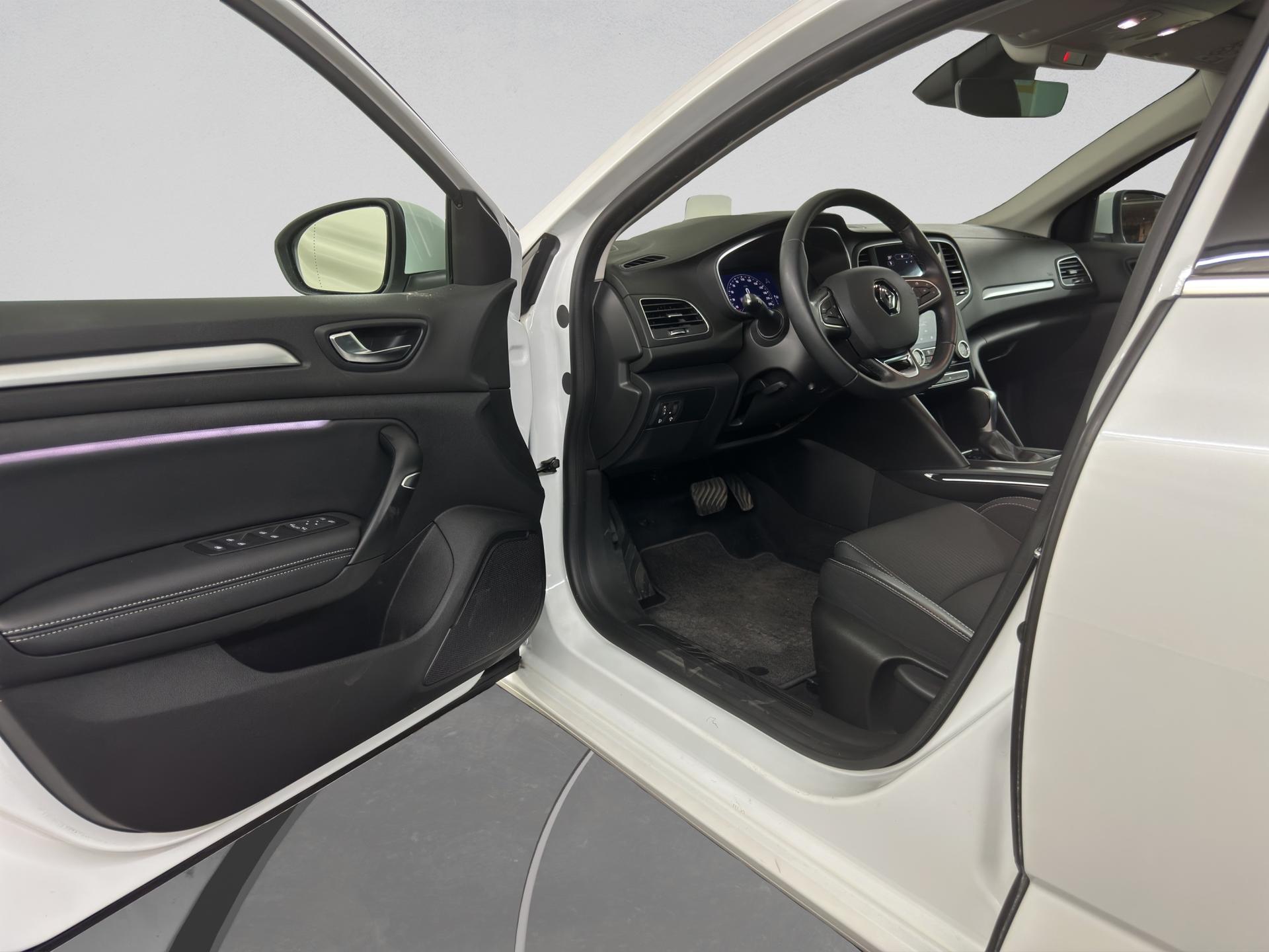 RENAULT Mégane Berline 1.3 16V Turbo Intens EDC-image-27