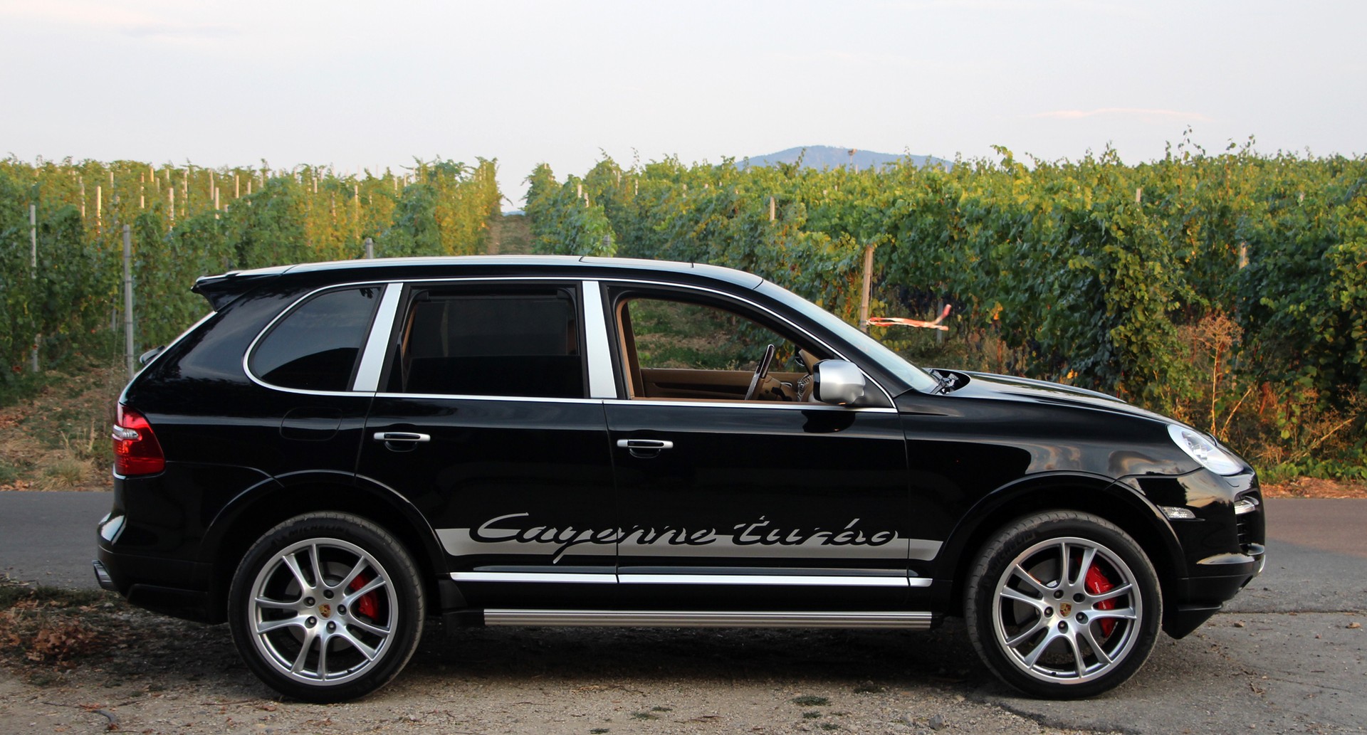PORSCHE Cayenne Turbo (Pack Performance d'usine)-image-24
