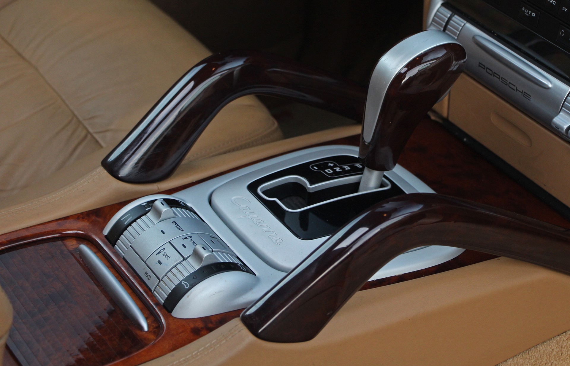 PORSCHE Cayenne Turbo (Pack Performance d'usine)-image-13