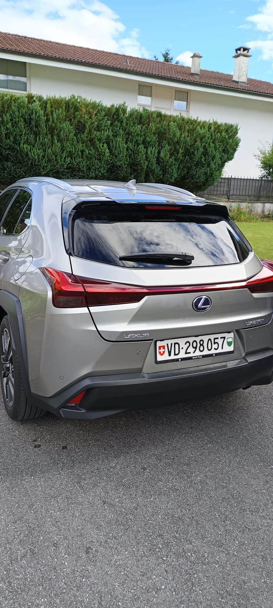 LEXUS 250h Excellence Launch Edition-image-3