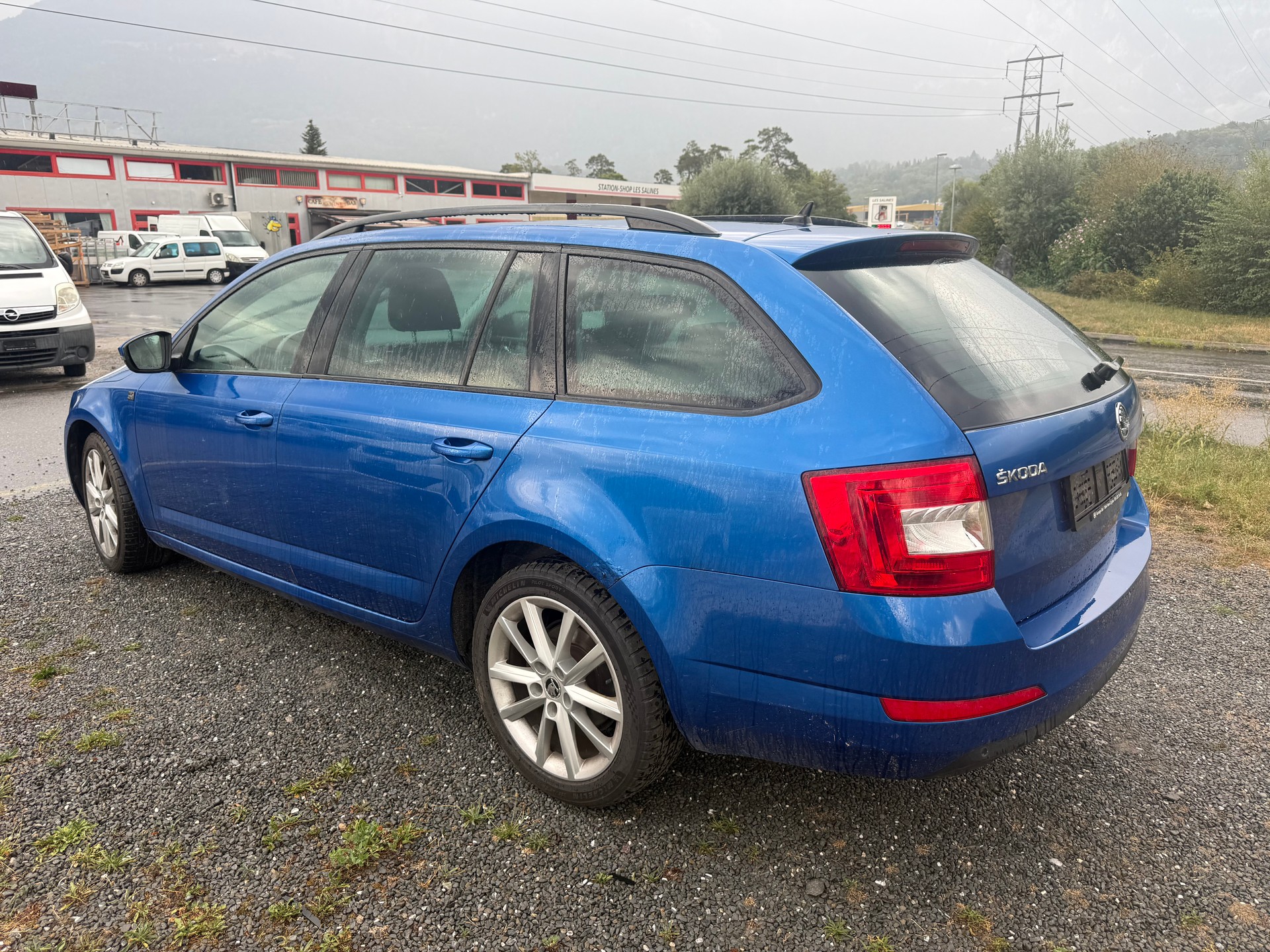 SKODA Octavia Combi 1.6 TDI Swiss Joy 4x4-image-3