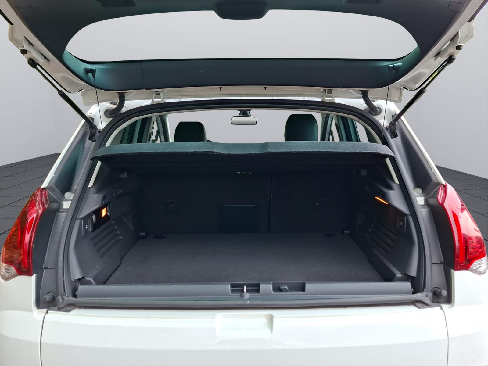 PEUGEOT 3008 2.0 HDI Style Tiptronic-image-6