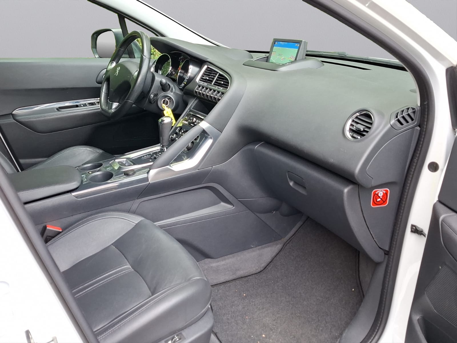 PEUGEOT 3008 2.0 HDI Style Tiptronic-image-11