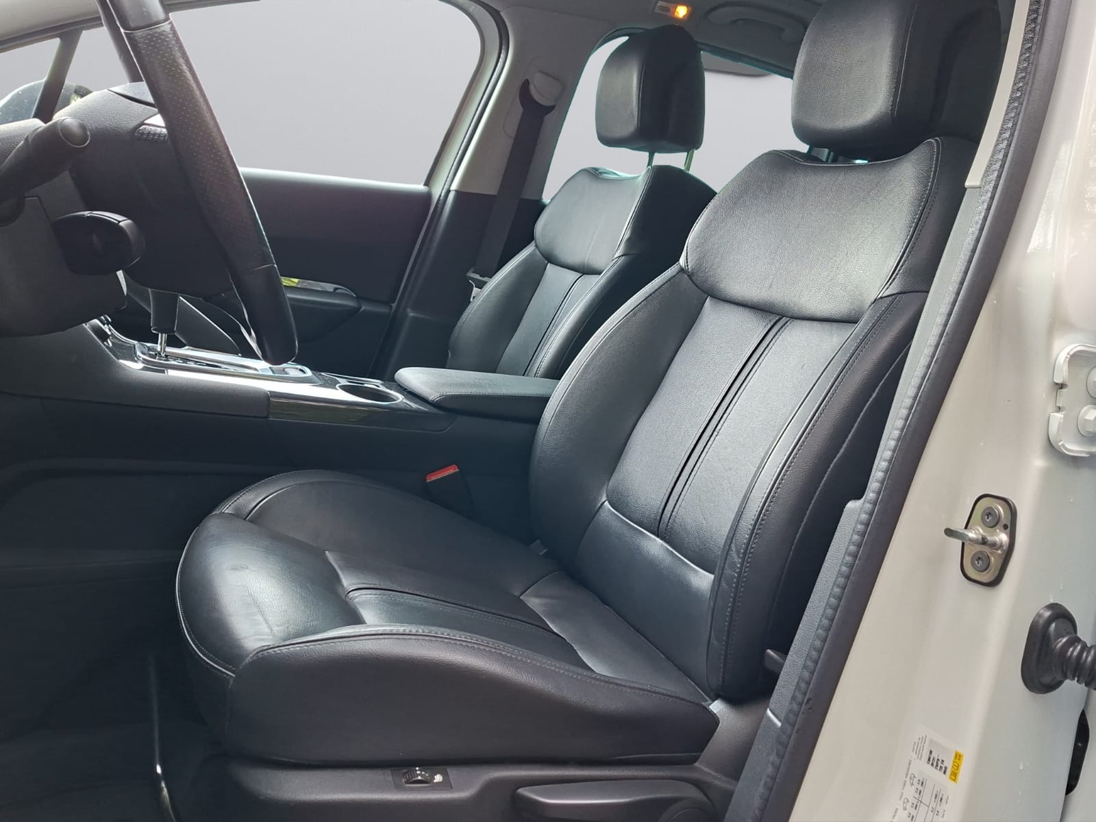 PEUGEOT 3008 2.0 HDI Style Tiptronic-image-10
