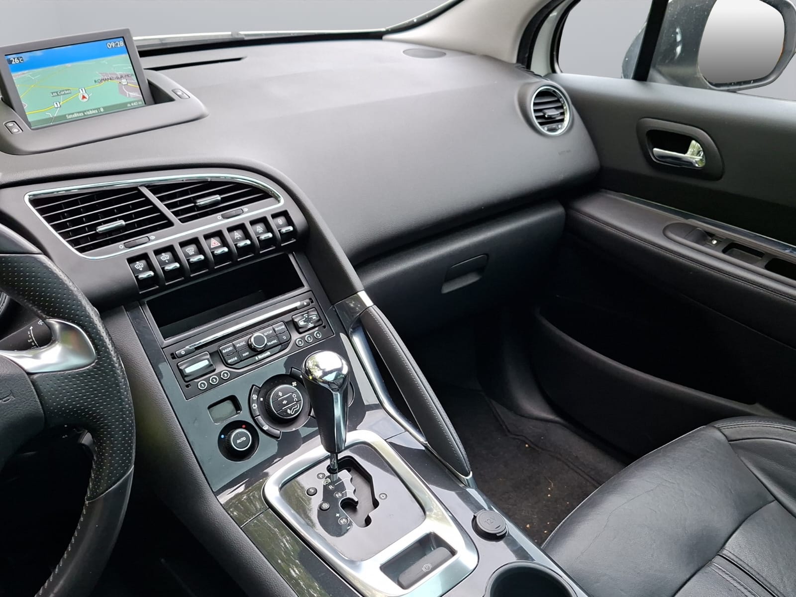 PEUGEOT 3008 2.0 HDI Style Tiptronic-image-14