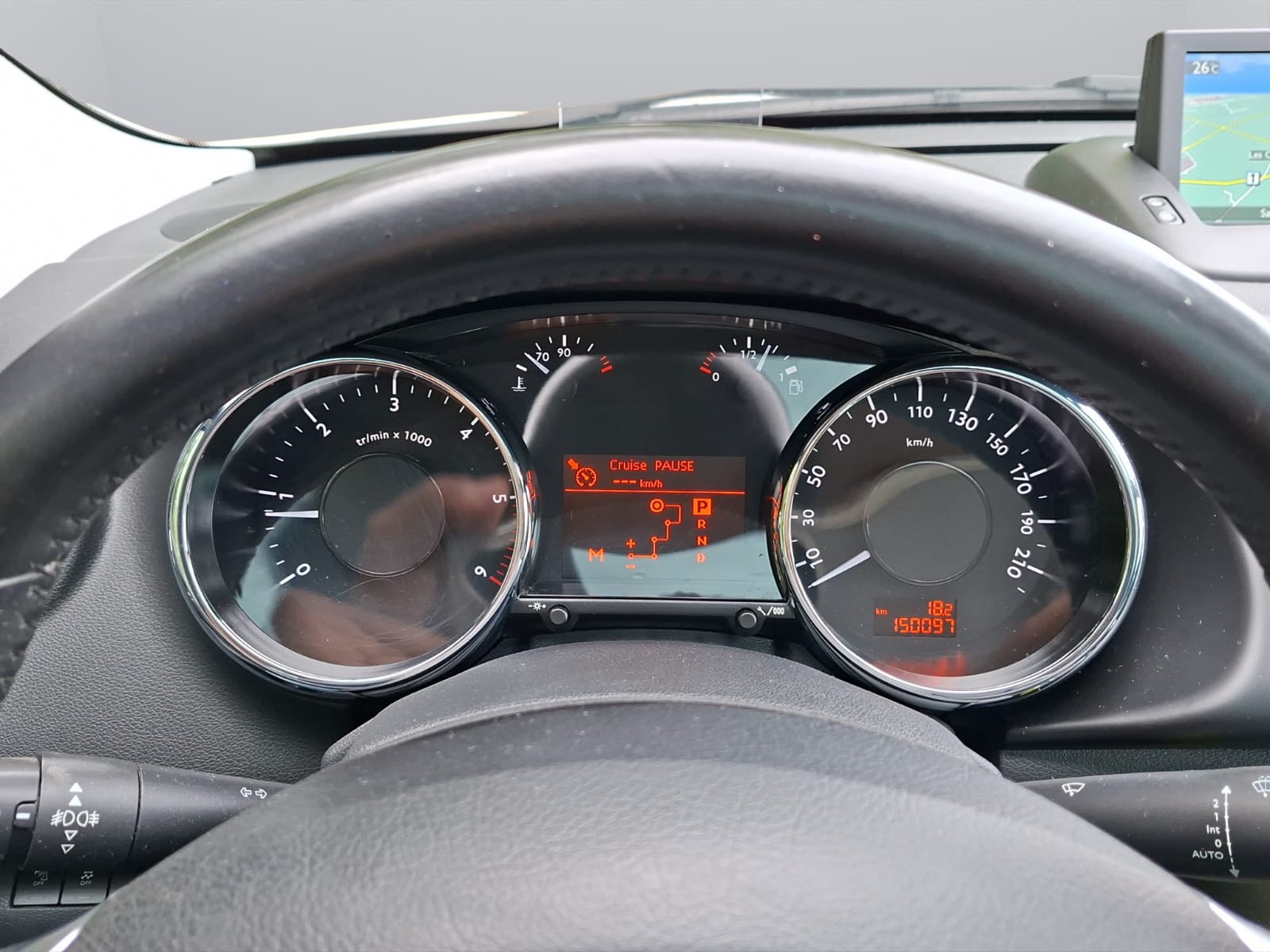 PEUGEOT 3008 2.0 HDI Style Tiptronic-image-18