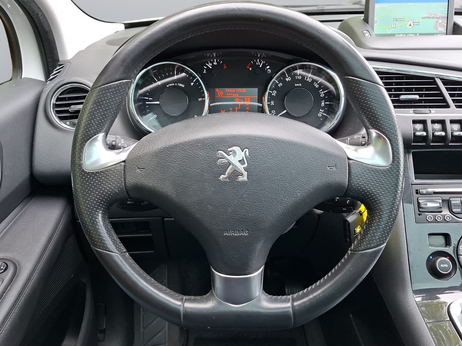 PEUGEOT 3008 2.0 HDI Style Tiptronic-image-13