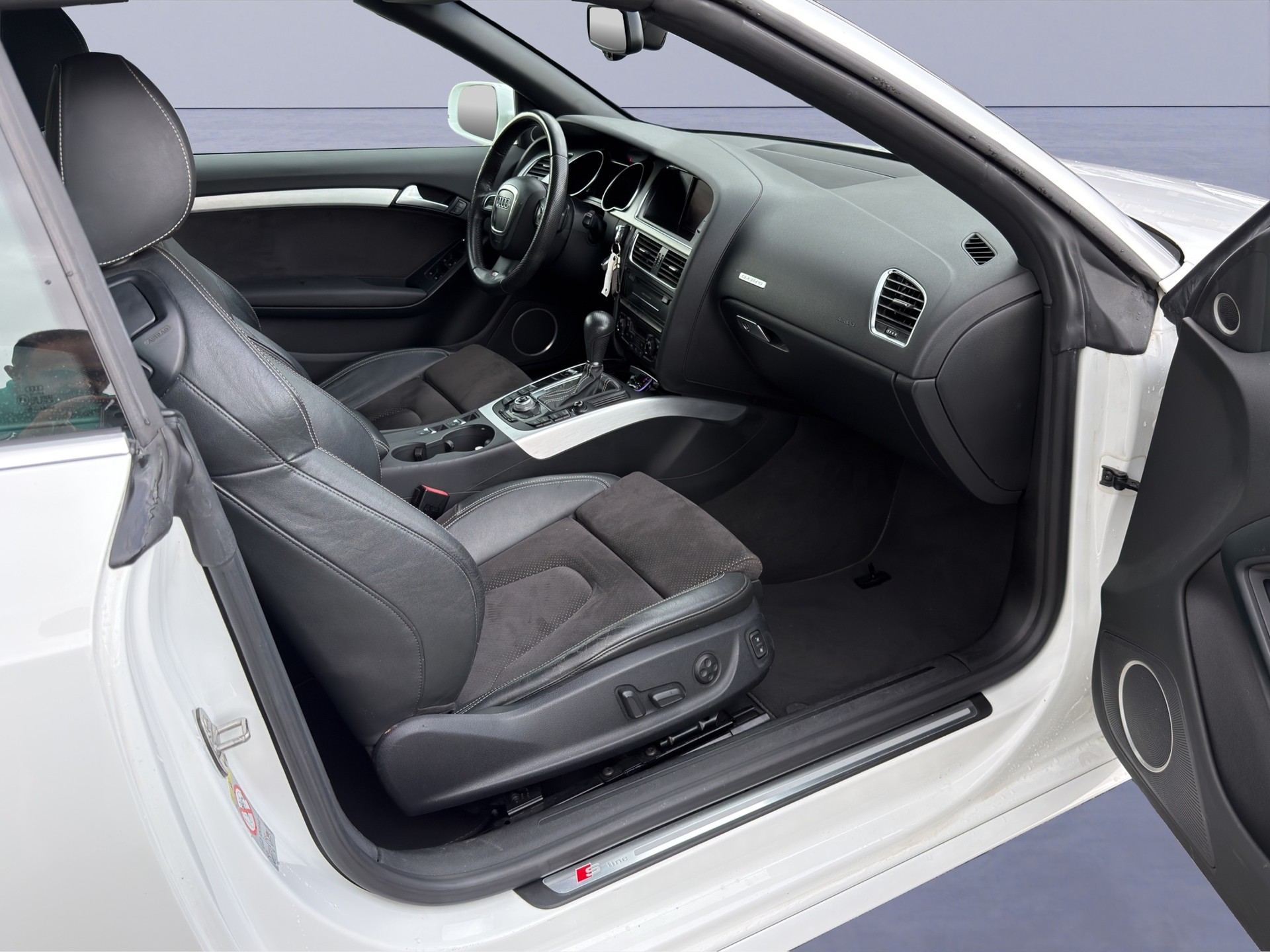 AUDI A5 Cabriolet 2.0 TFSI quattro S-tronic-image-11