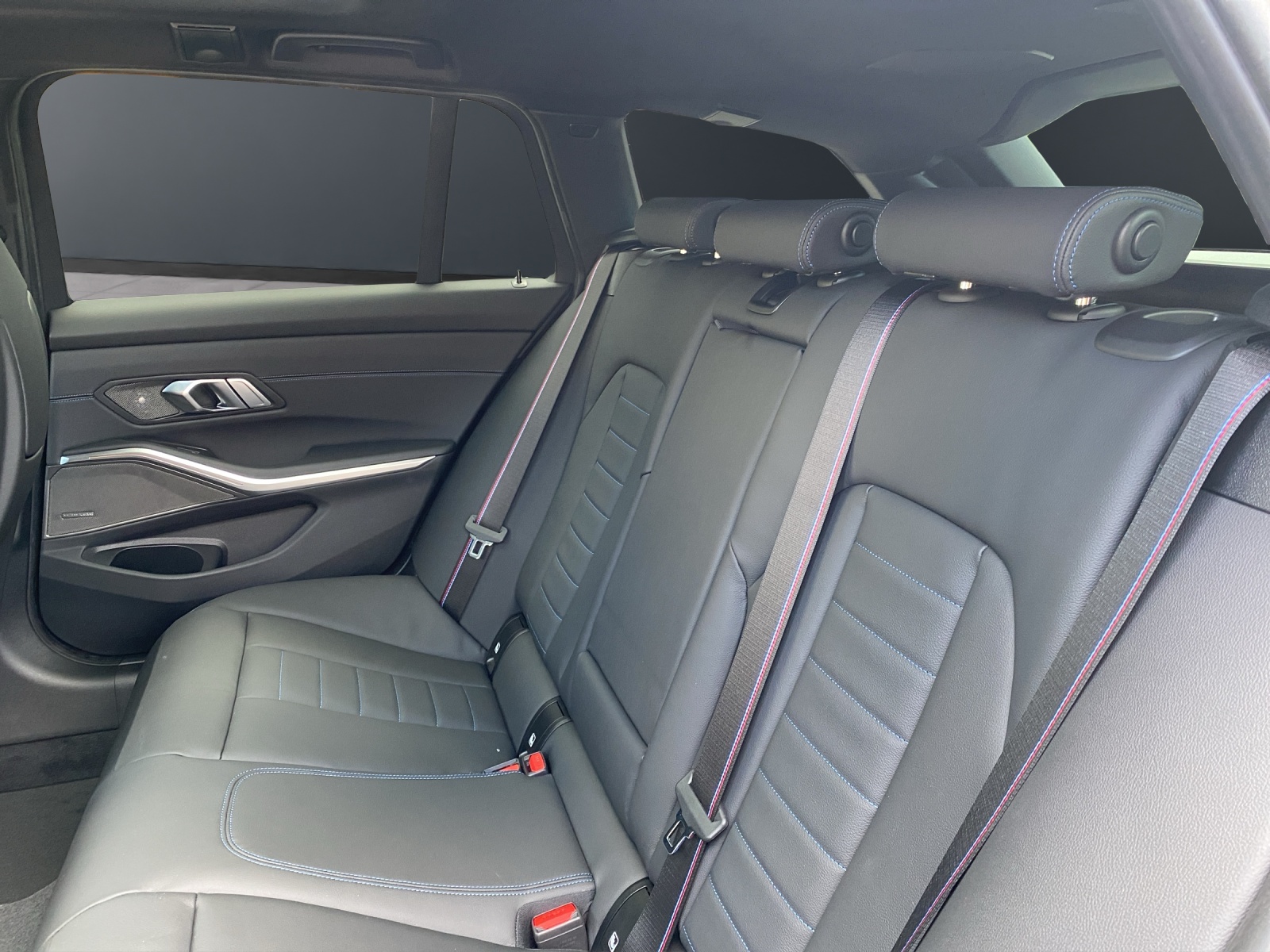 BMW M340i xDrive Touring-image-11