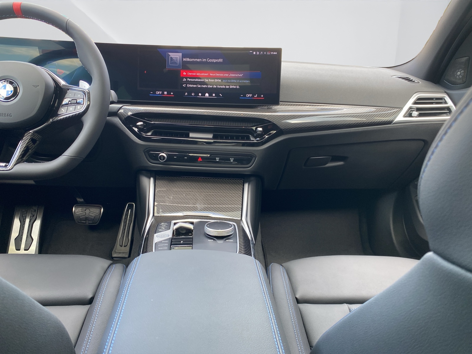 BMW M340i xDrive Touring-image-17