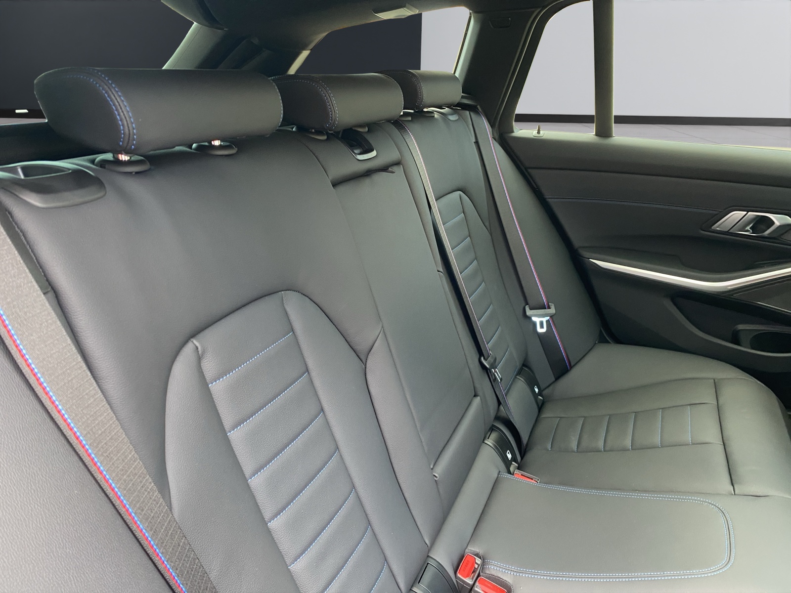 BMW M340i xDrive Touring-image-14