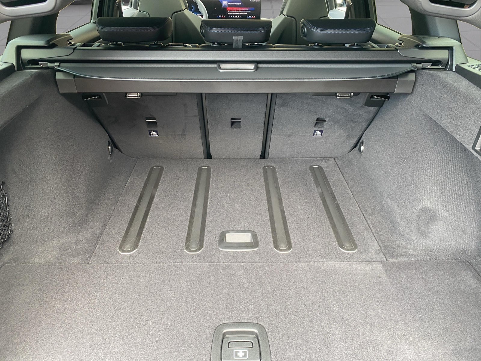 BMW M340i xDrive Touring-image-12