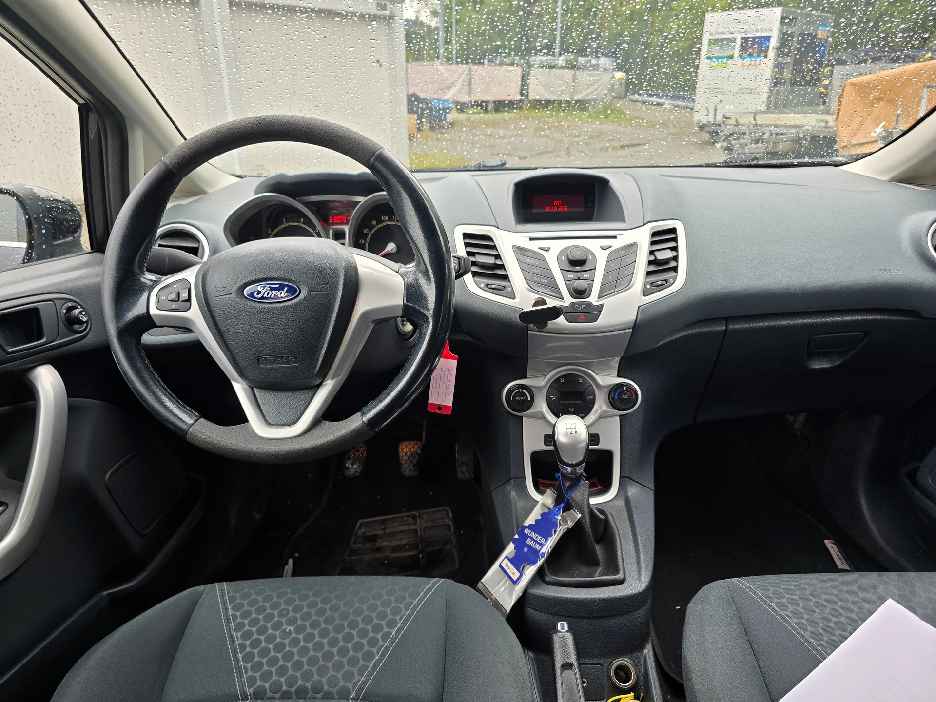 FORD Fiesta 1.4 16V Titanium-image-7