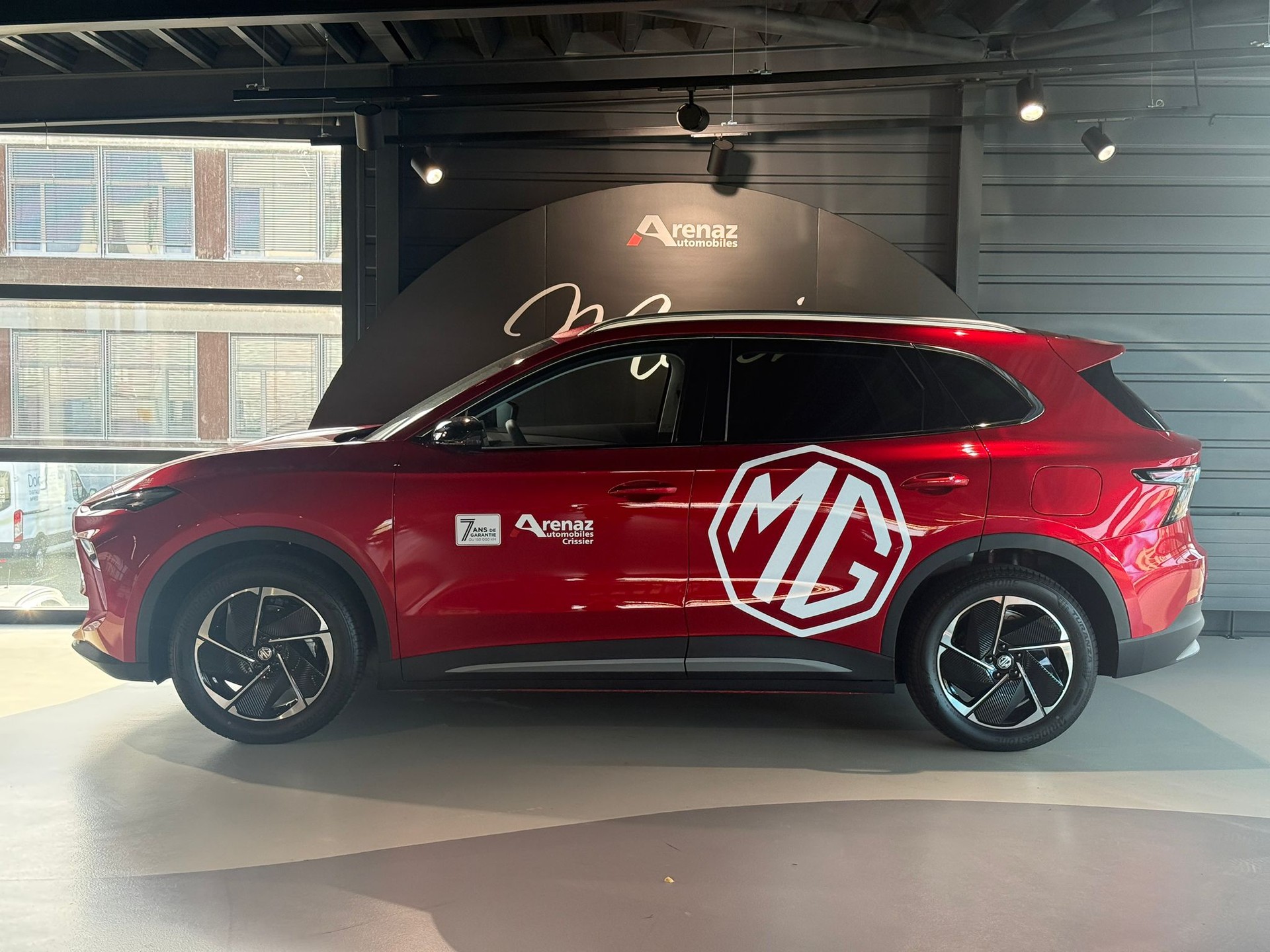 MG S5 EV 64kWh Luxury-showroom-element-3