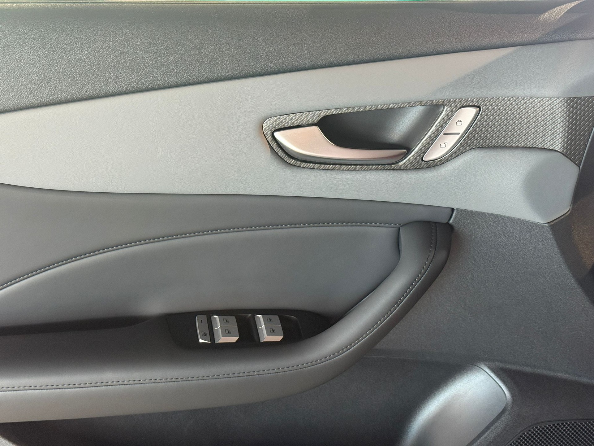MG S5 EV 64kWh Luxury-image-22