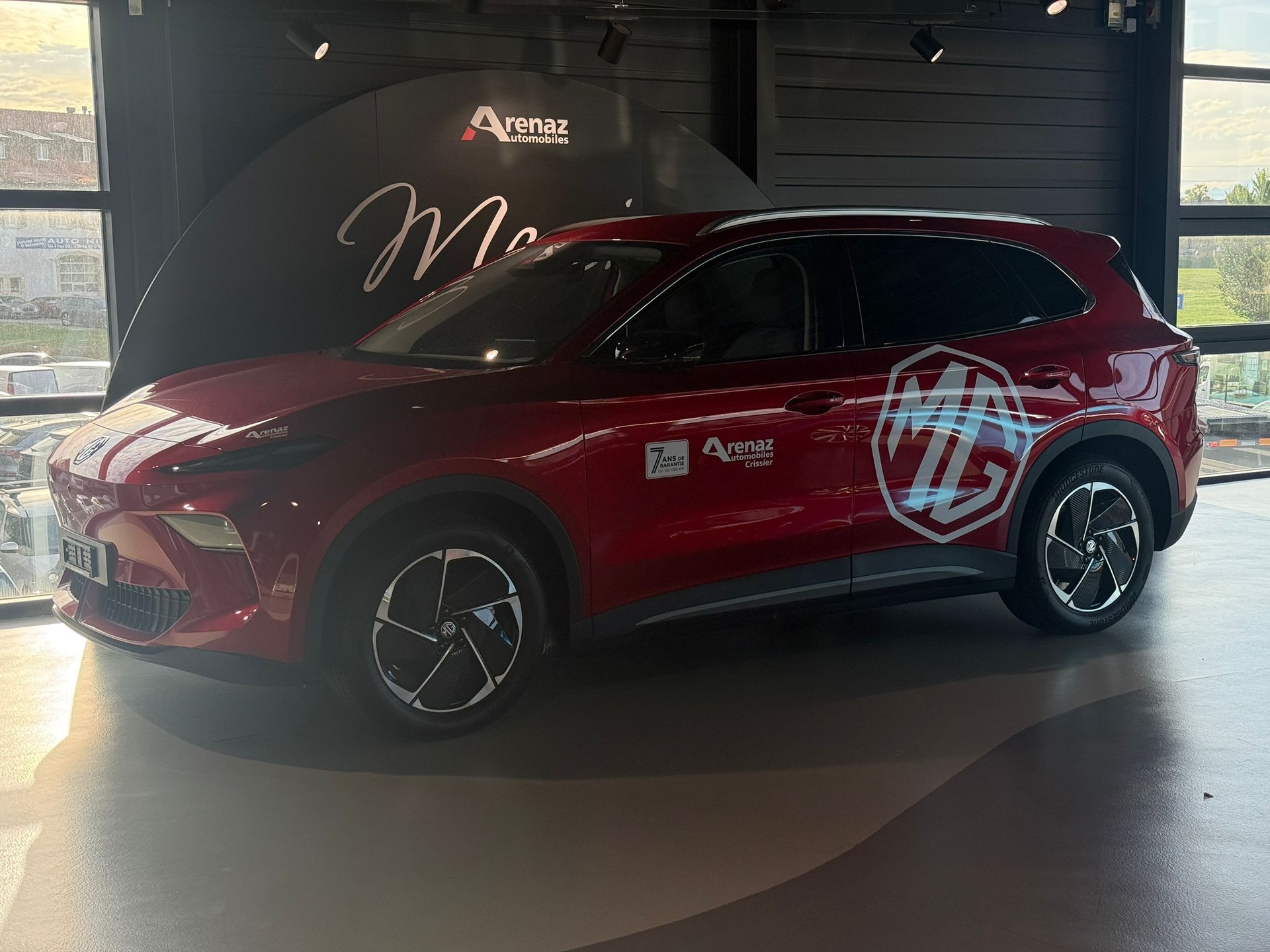 MG S5 EV 64kWh Luxury-showroom-element-2