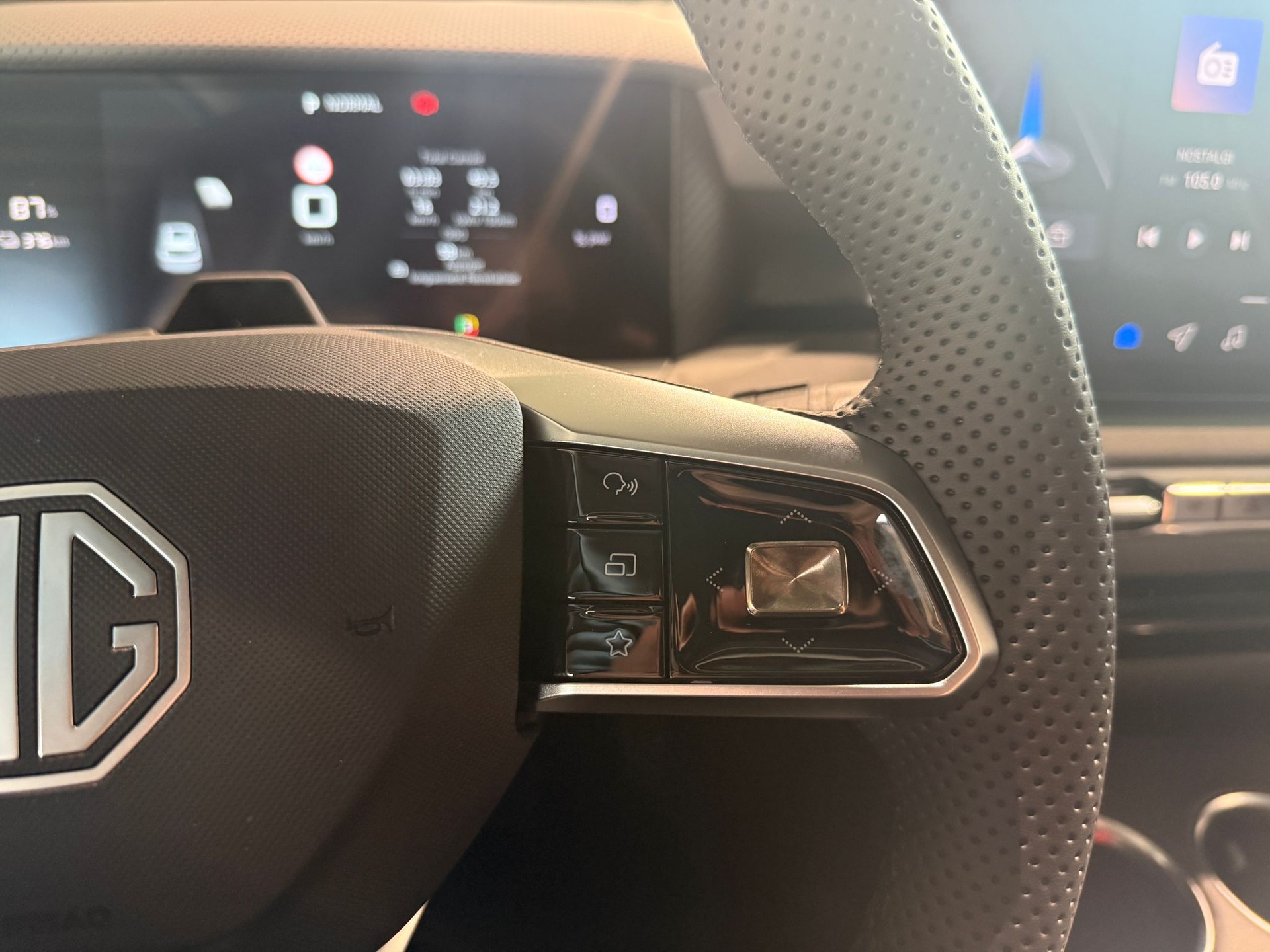 MG S5 EV 64kWh Luxury-image-16