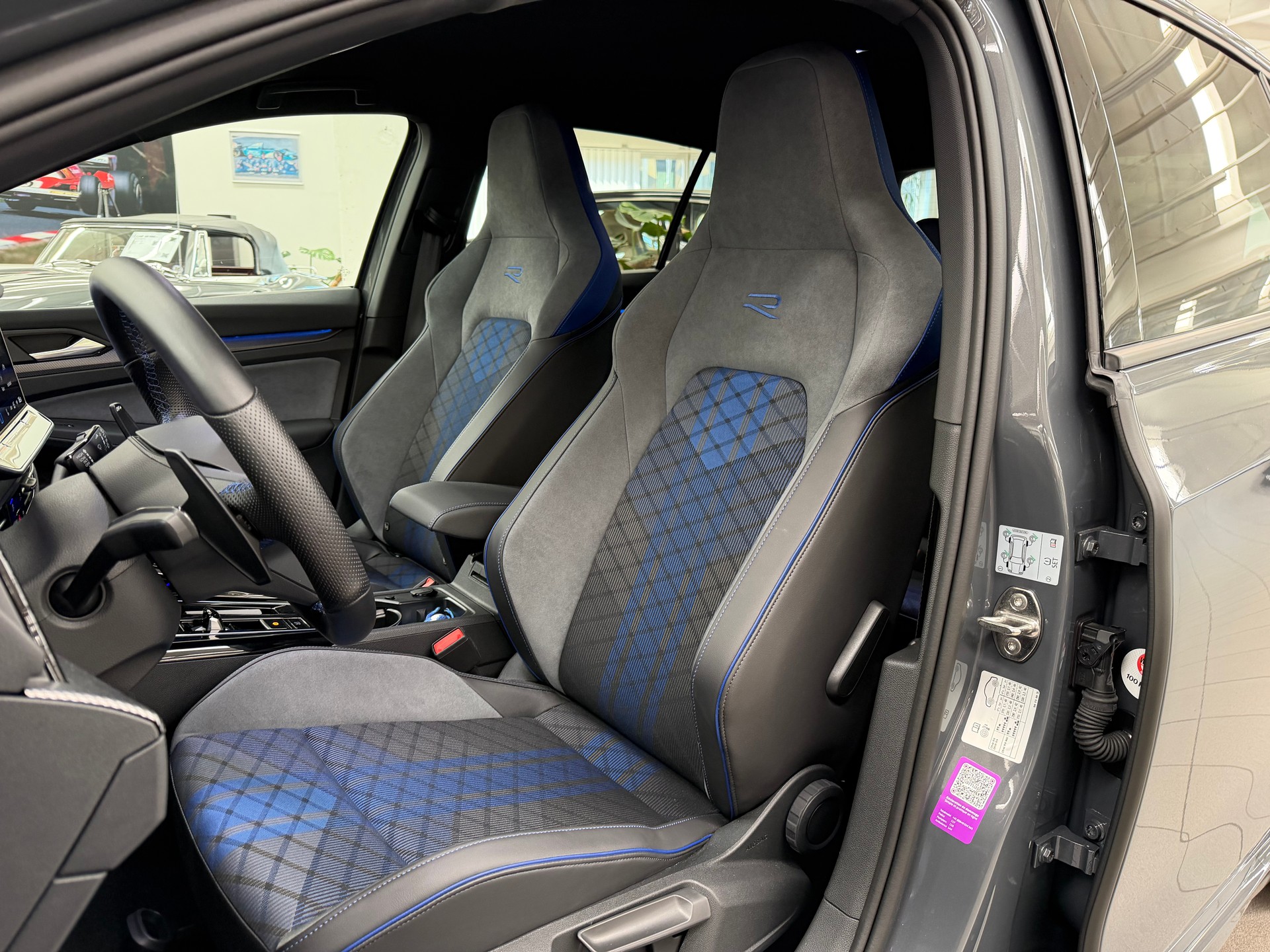 VW Golf 2.0 TSI R DSG 4 Motion-image-9