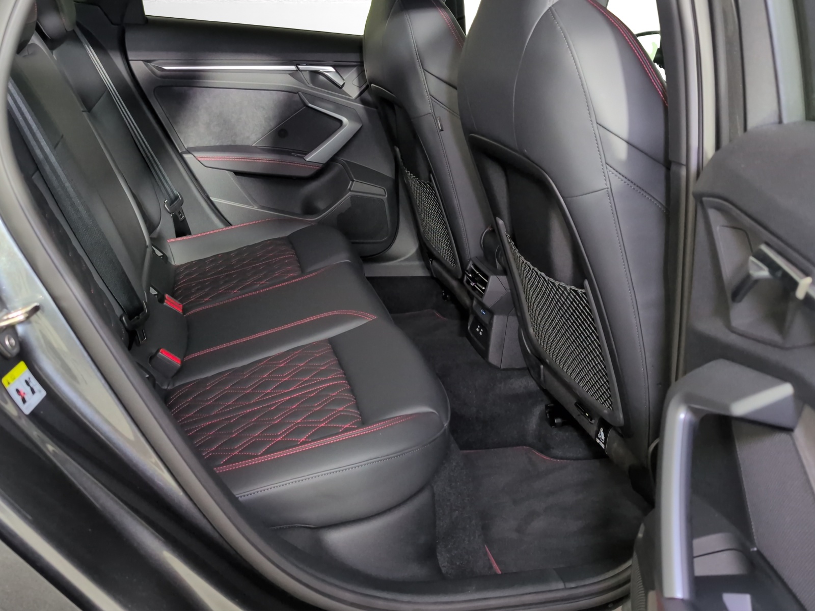 AUDI A3 Sportback TFSI 150 kW quattro S line S tronic-image-8