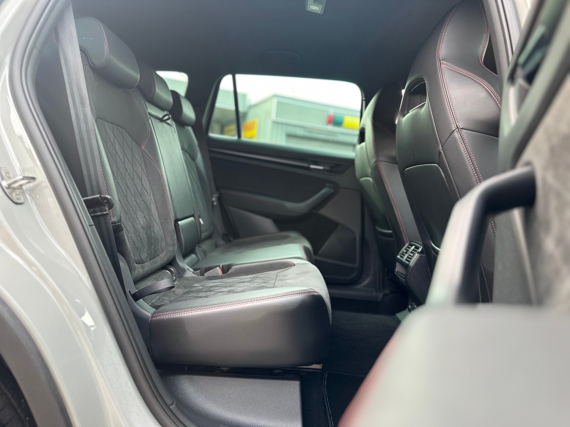 SKODA Kodiaq 2.0 TSI 4x4 RS-image-13