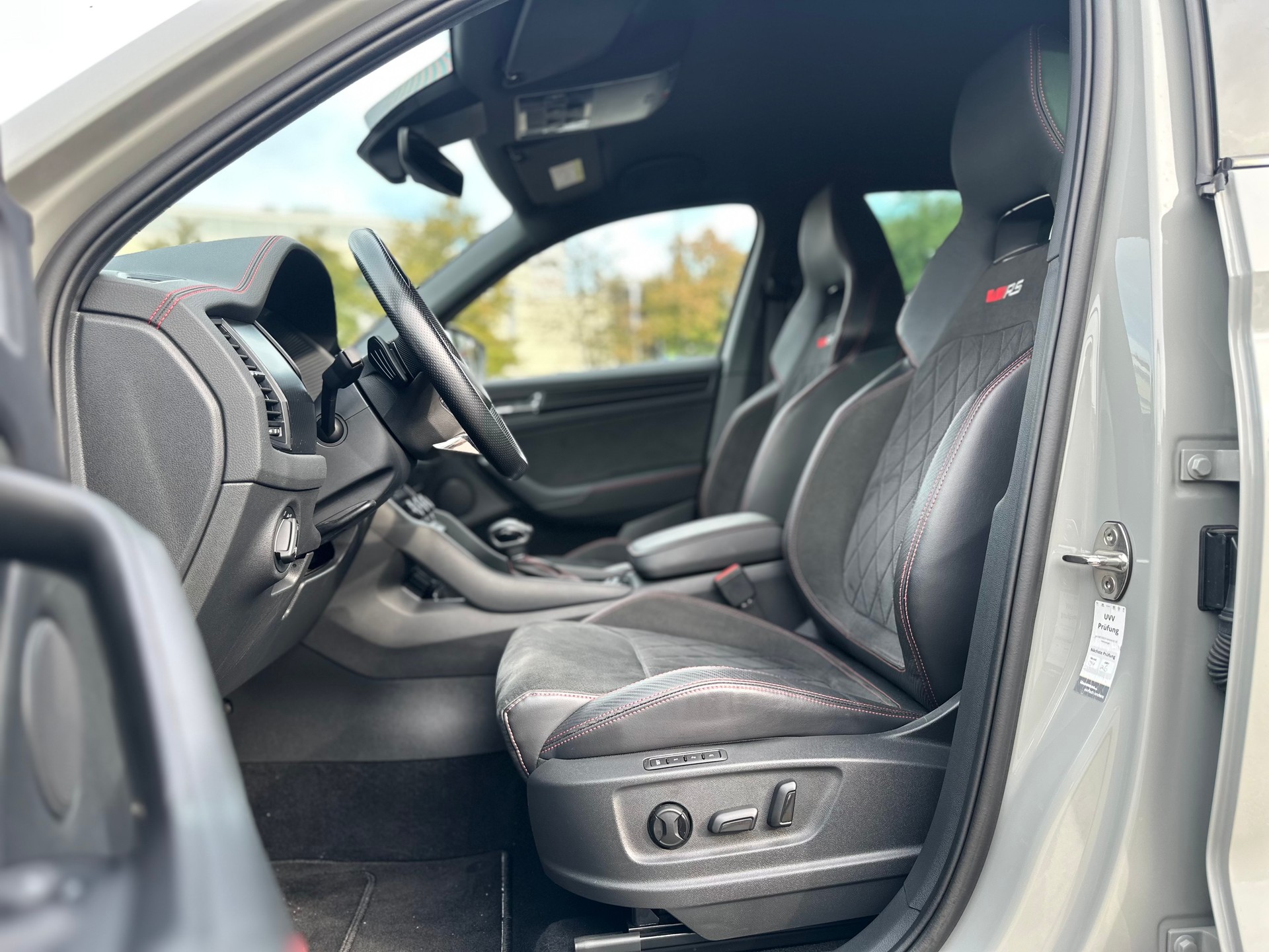 SKODA Kodiaq 2.0 TSI 4x4 RS-image-12