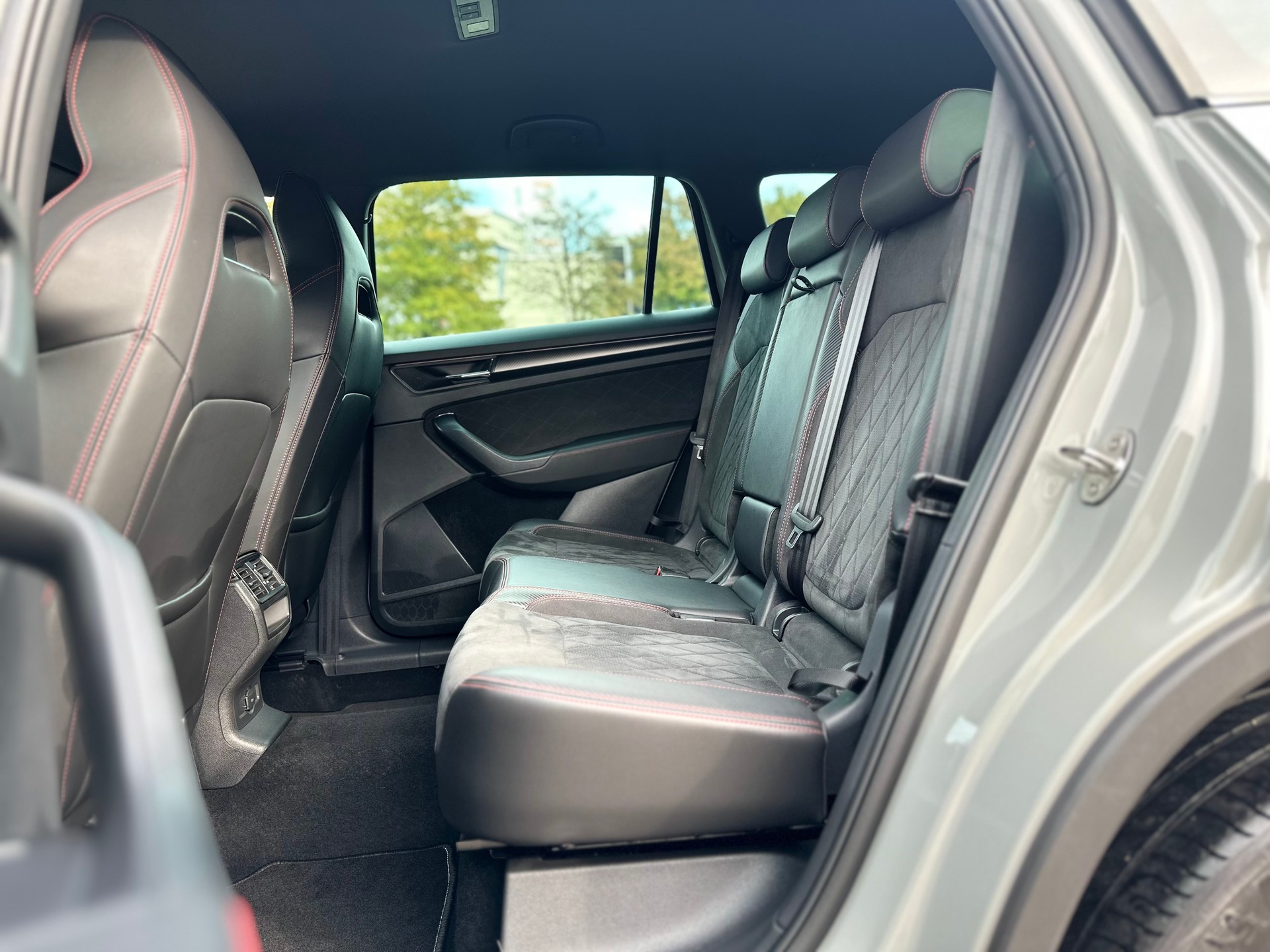 SKODA Kodiaq 2.0 TSI 4x4 RS-image-14