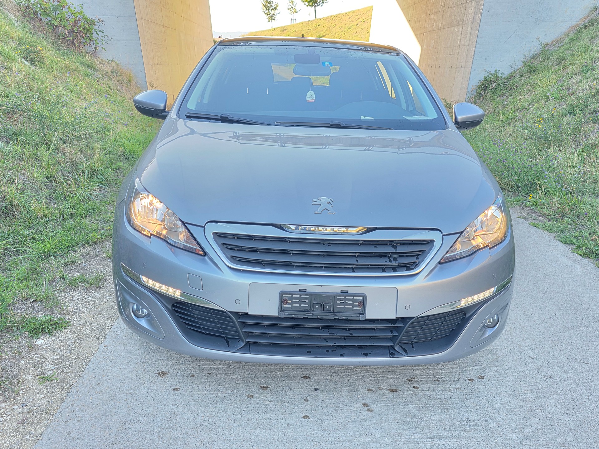 PEUGEOT 308 1.2 THP Style-image-1