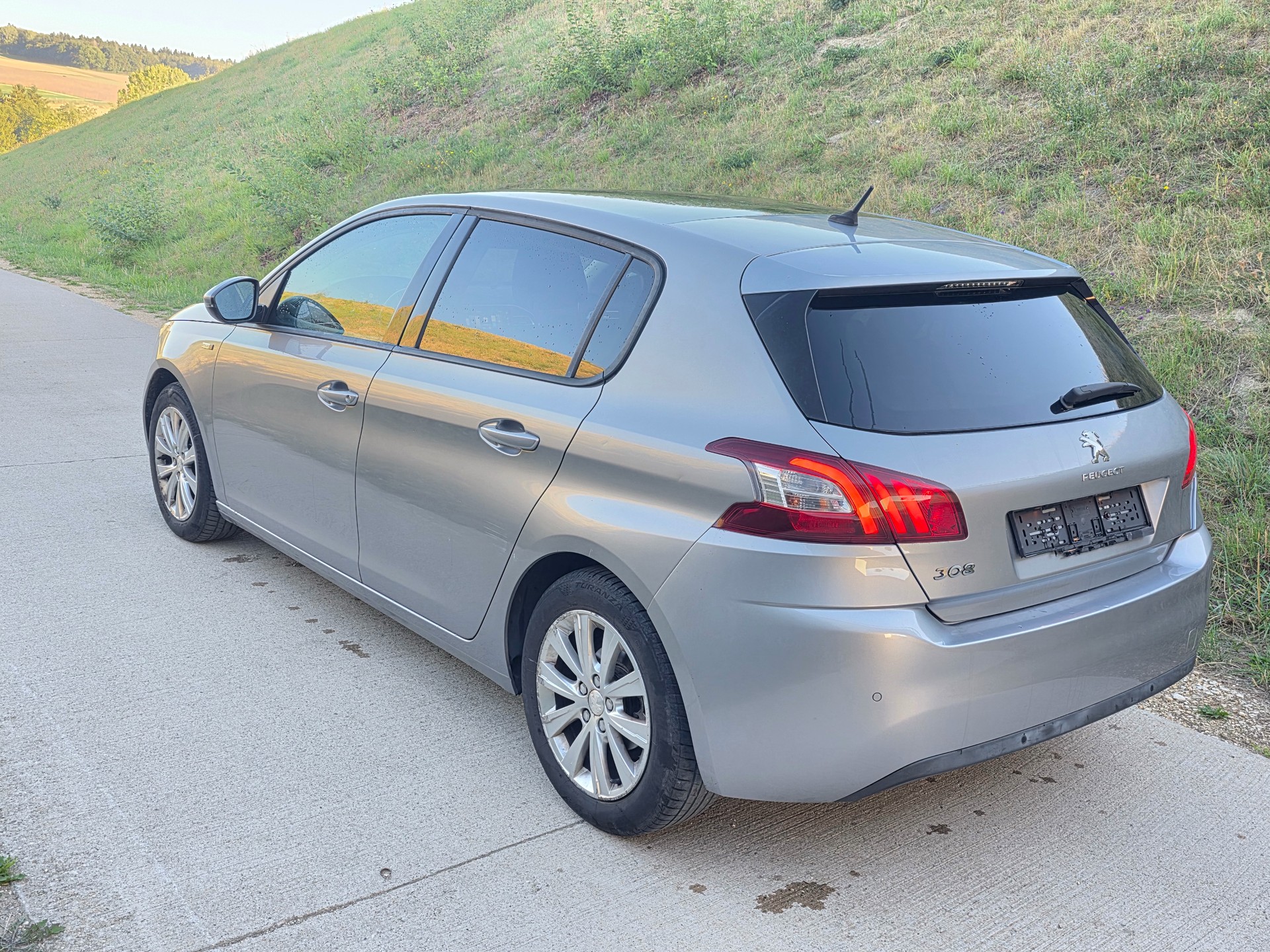 PEUGEOT 308 1.2 THP Style-image-5