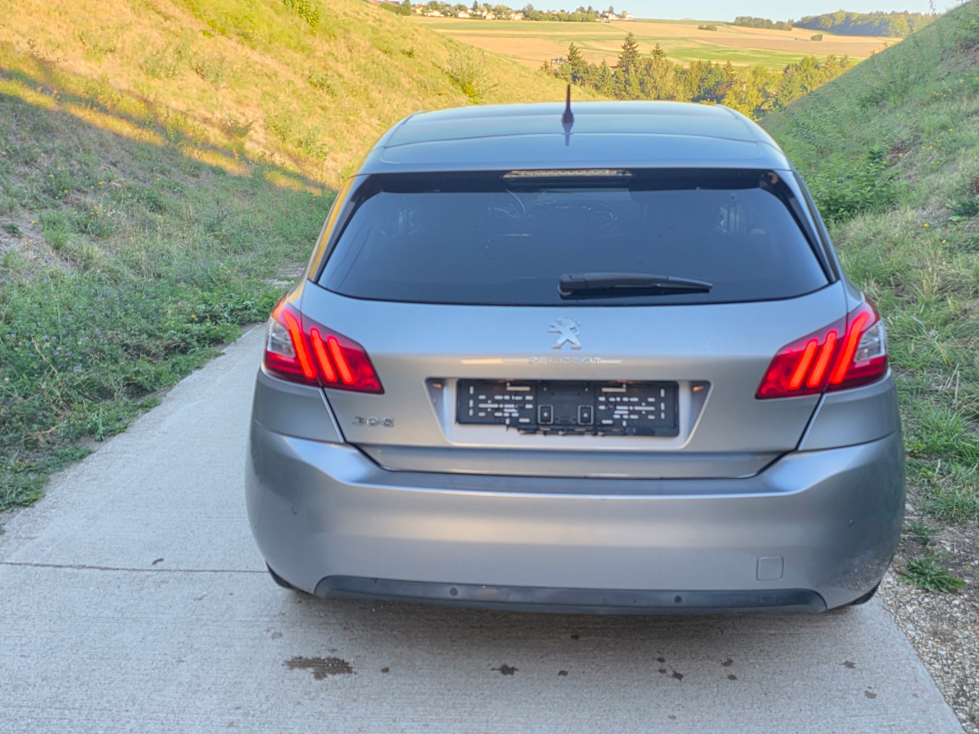 PEUGEOT 308 1.2 THP Style-image-4