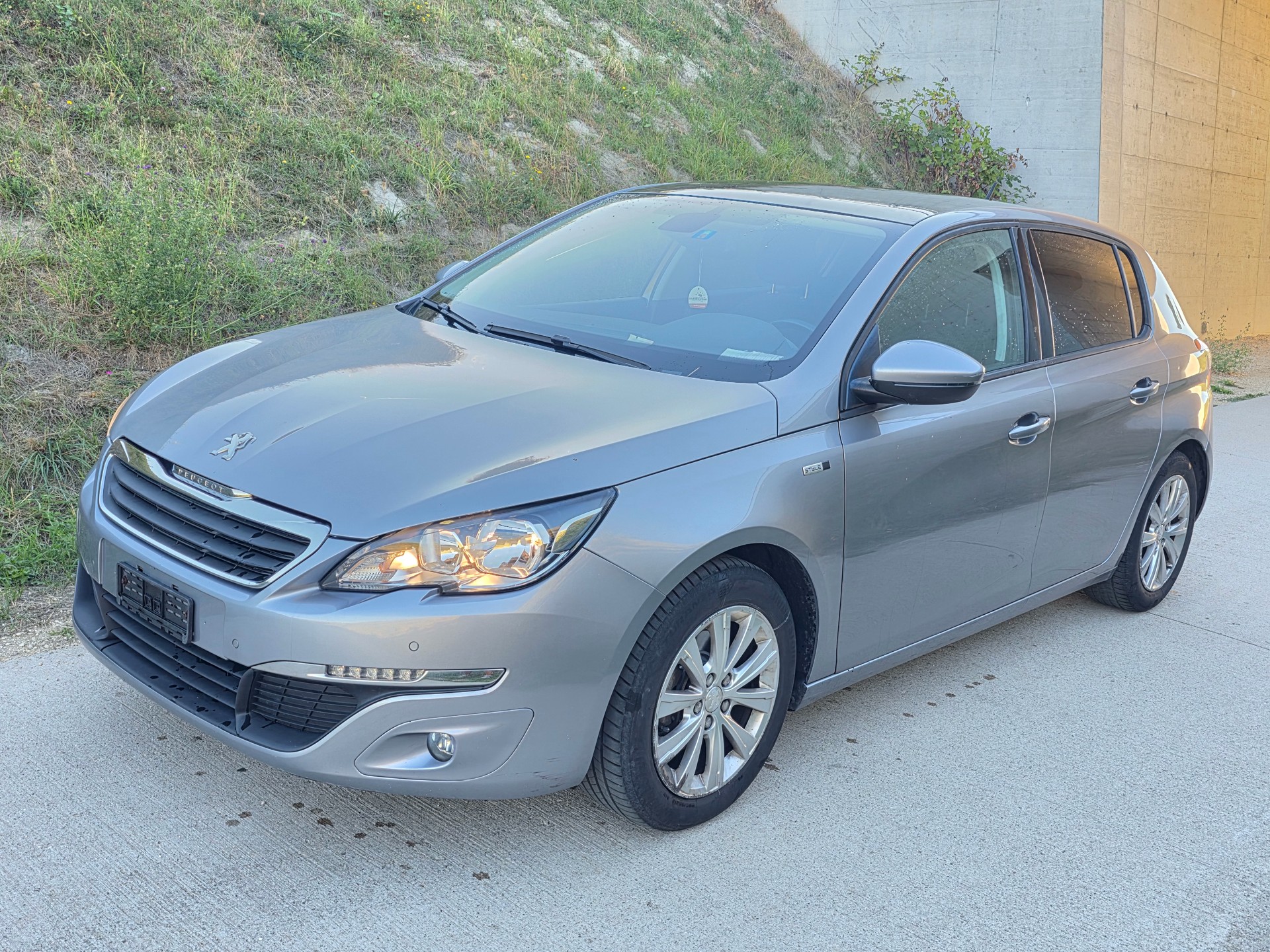 PEUGEOT 308 1.2 THP Style-image-0