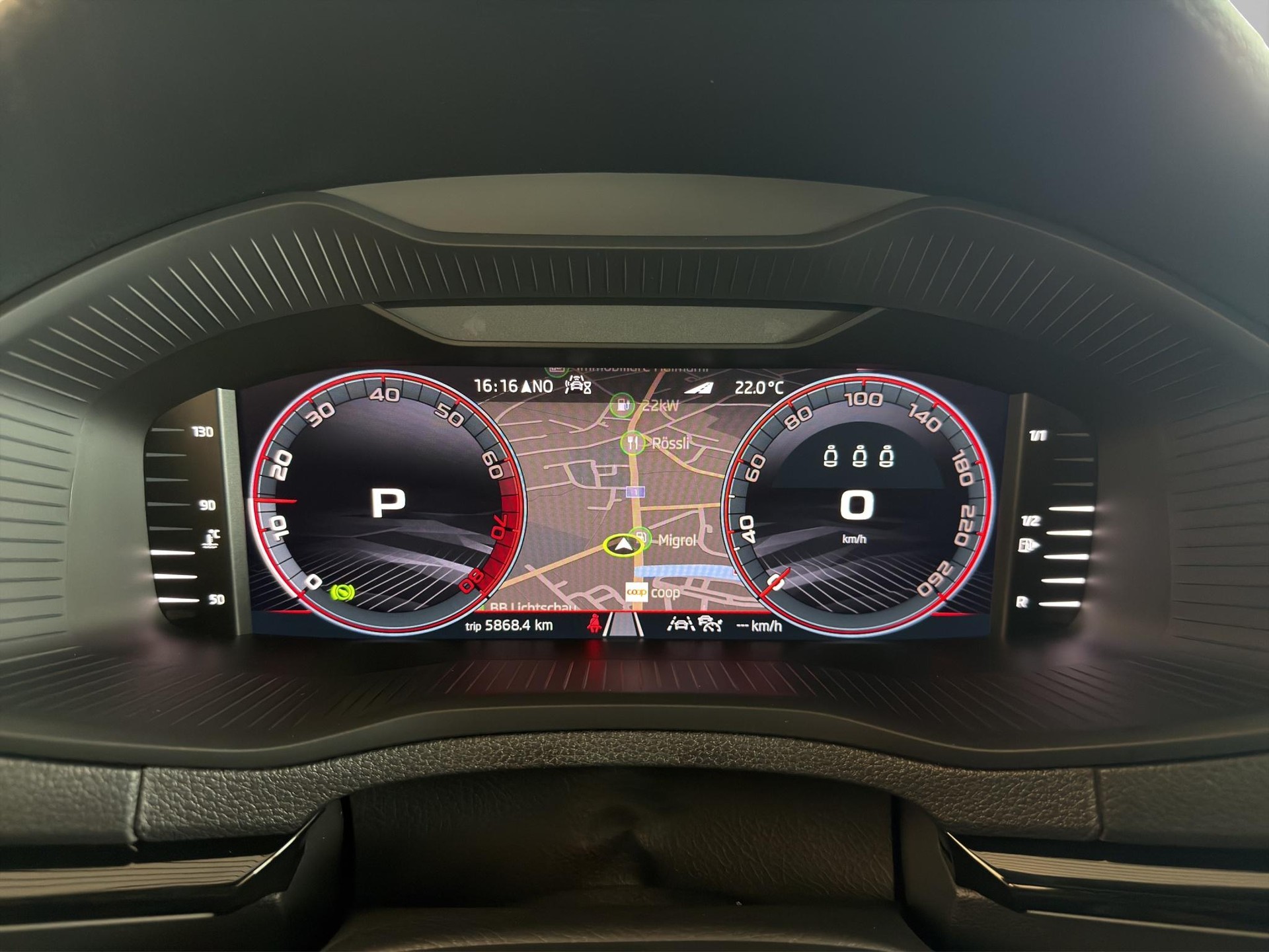 SKODA Karoq 1.5 TSI SportLine DSG-image-16