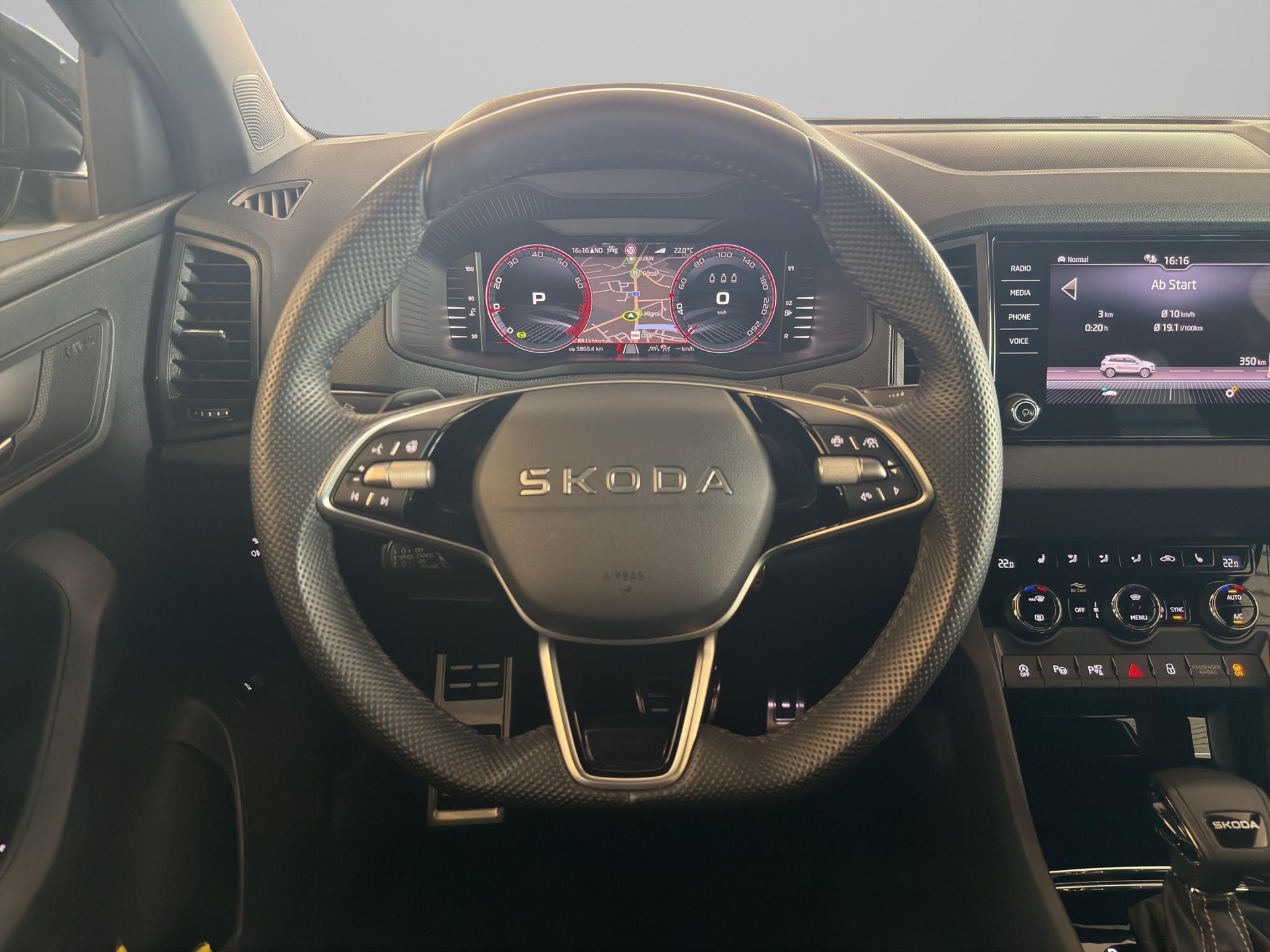 SKODA Karoq 1.5 TSI SportLine DSG-image-13