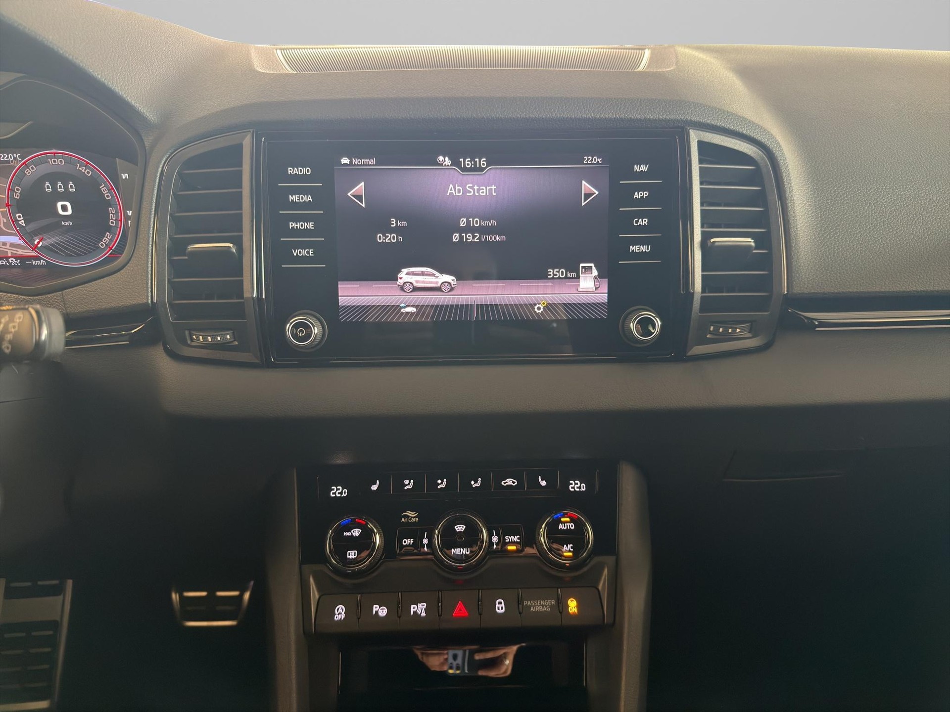 SKODA Karoq 1.5 TSI SportLine DSG-image-14