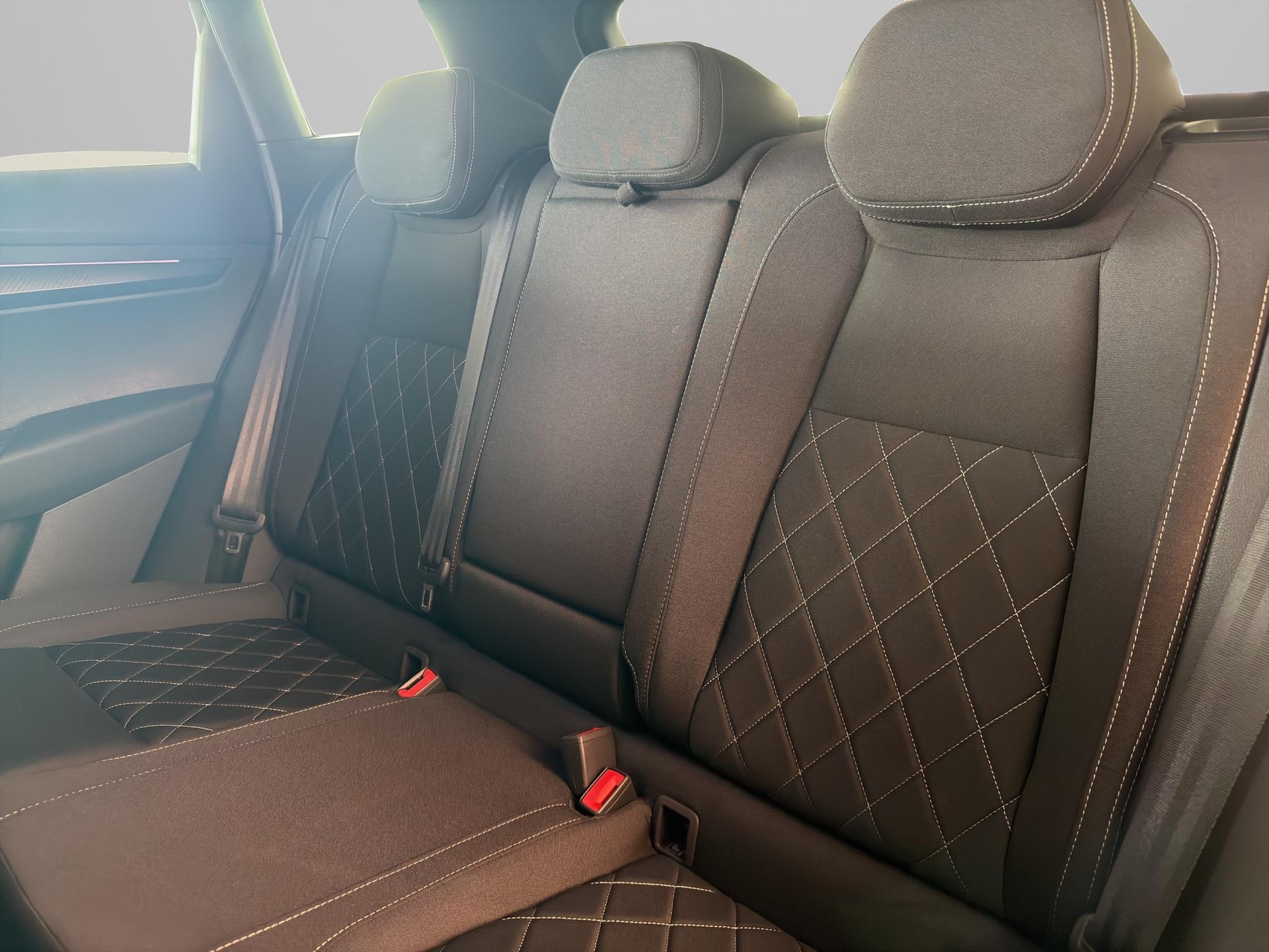 SKODA Karoq 1.5 TSI SportLine DSG-image-11