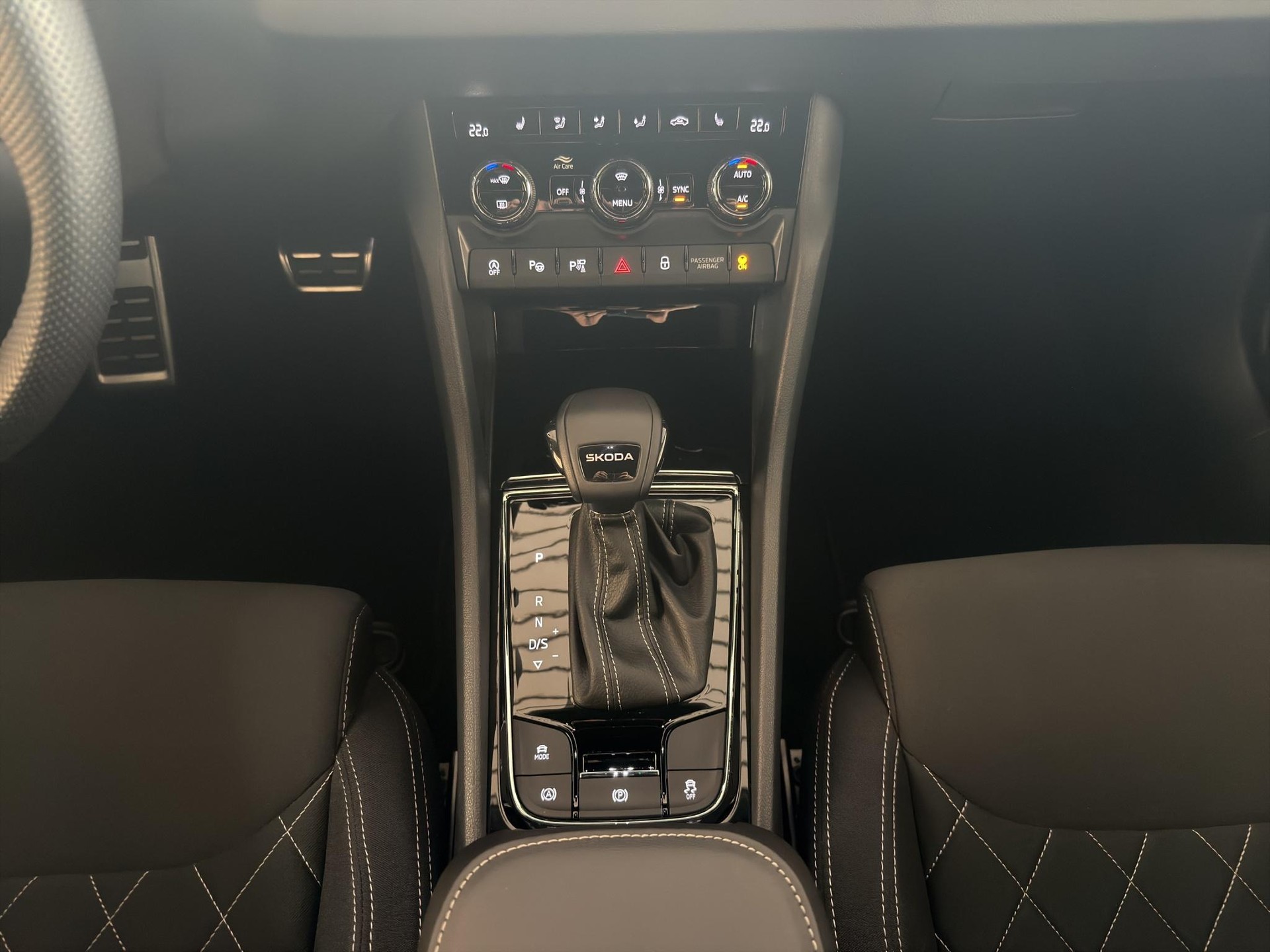 SKODA Karoq 1.5 TSI SportLine DSG-image-15