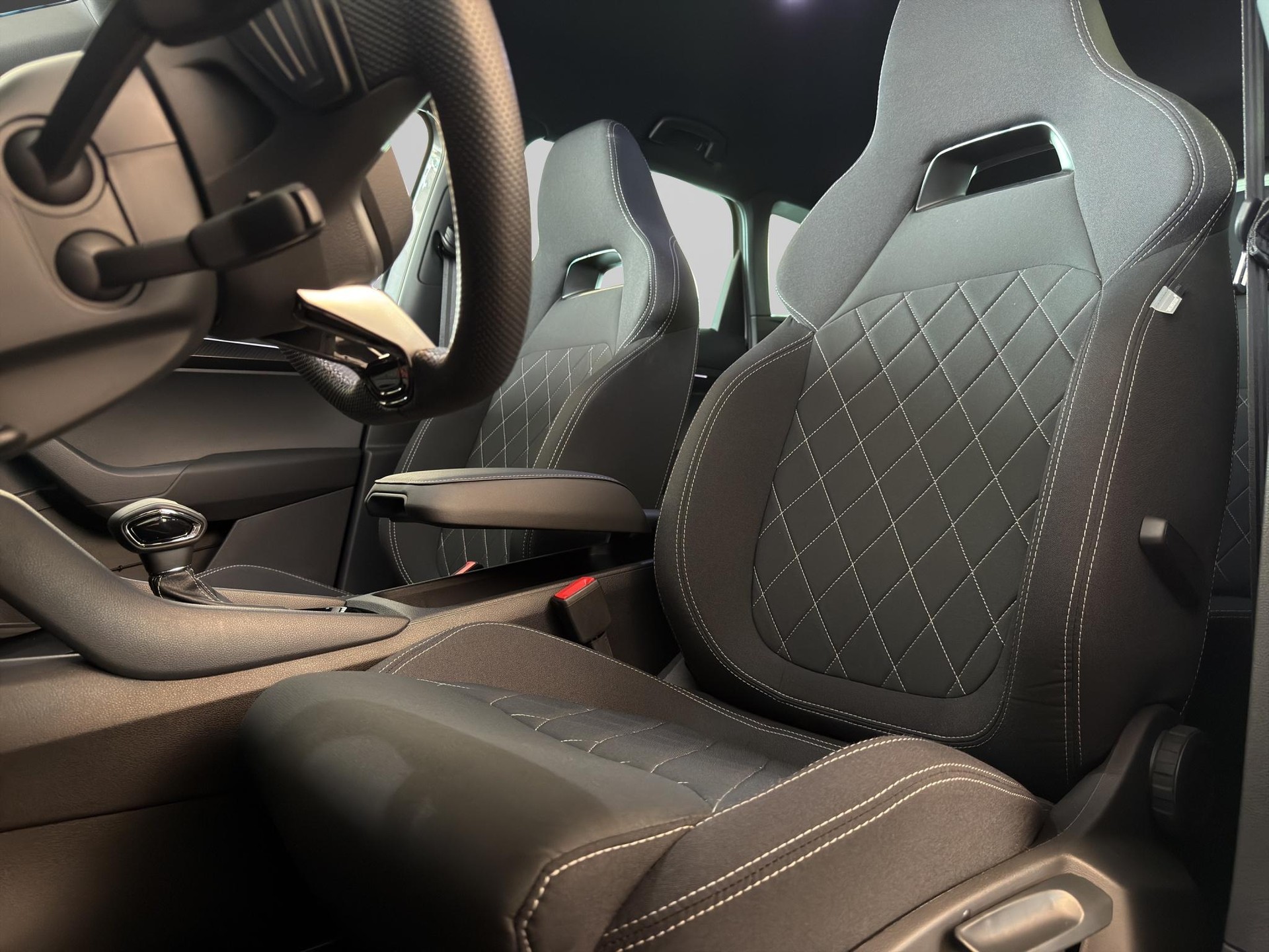 SKODA Karoq 1.5 TSI SportLine DSG-image-10