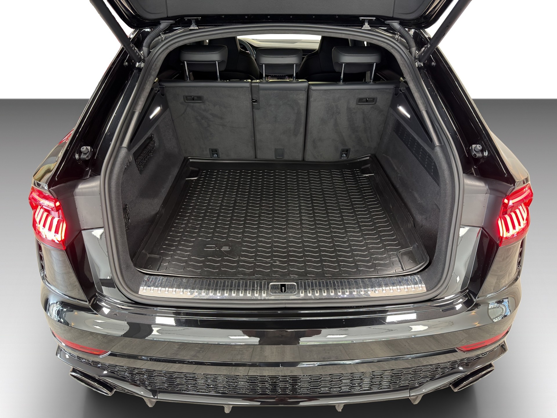 AUDI RSQ8 quattro tiptronic-image-13